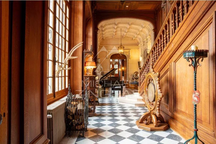 A vendre - Chateau 19ème - Parfait état - 52 hectares