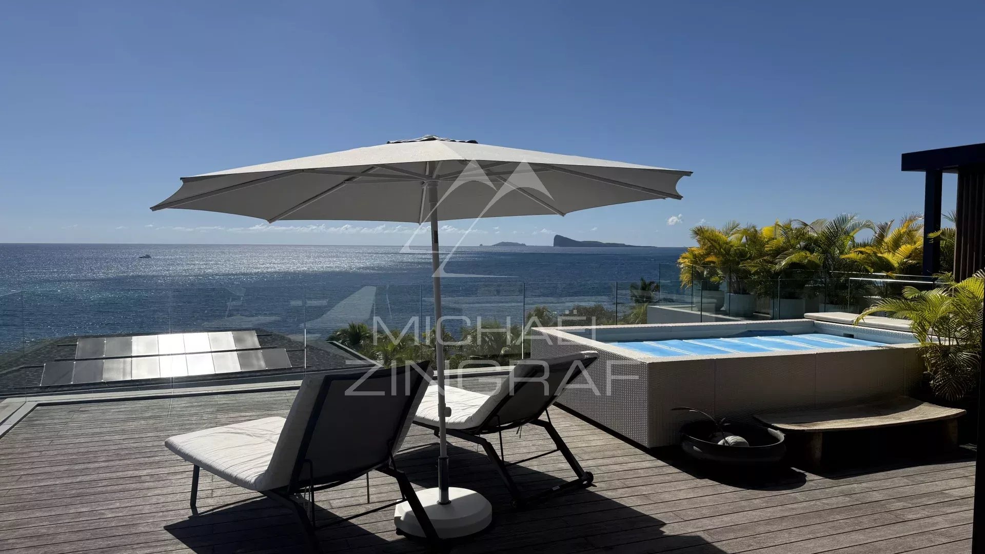 Luxury Penthouse with Sea Views – Pointe aux Canonniers