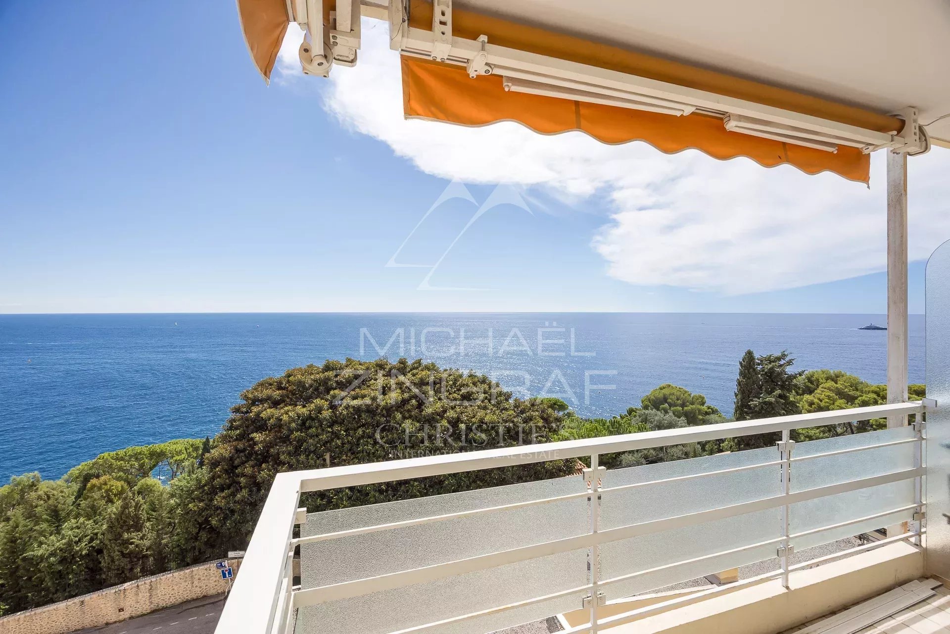 Cap d’Ail – Renovated sea view apartment