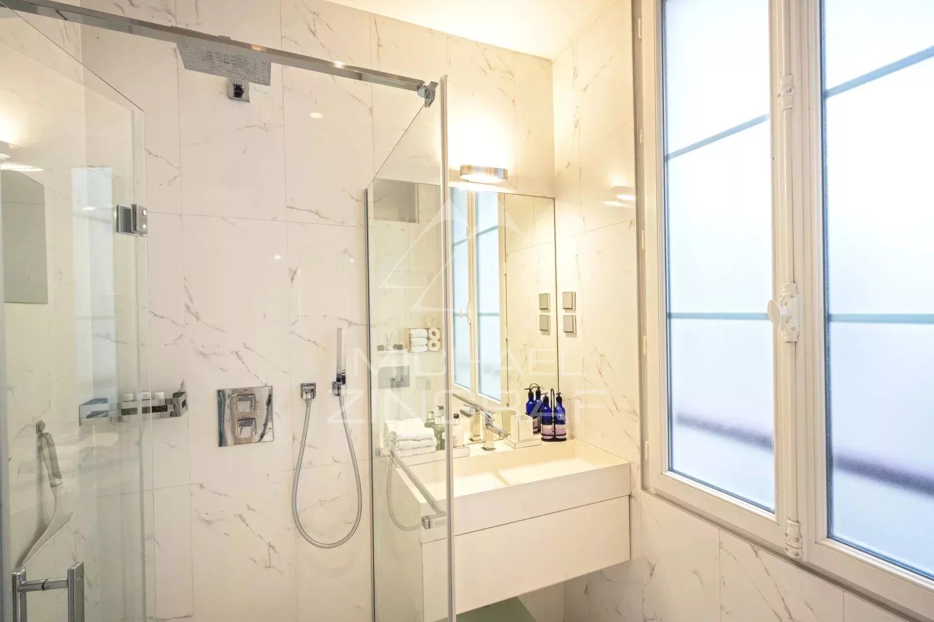 Exclusivité - Rue Saint Honoré - 2 pièces - Parfait état - Clim