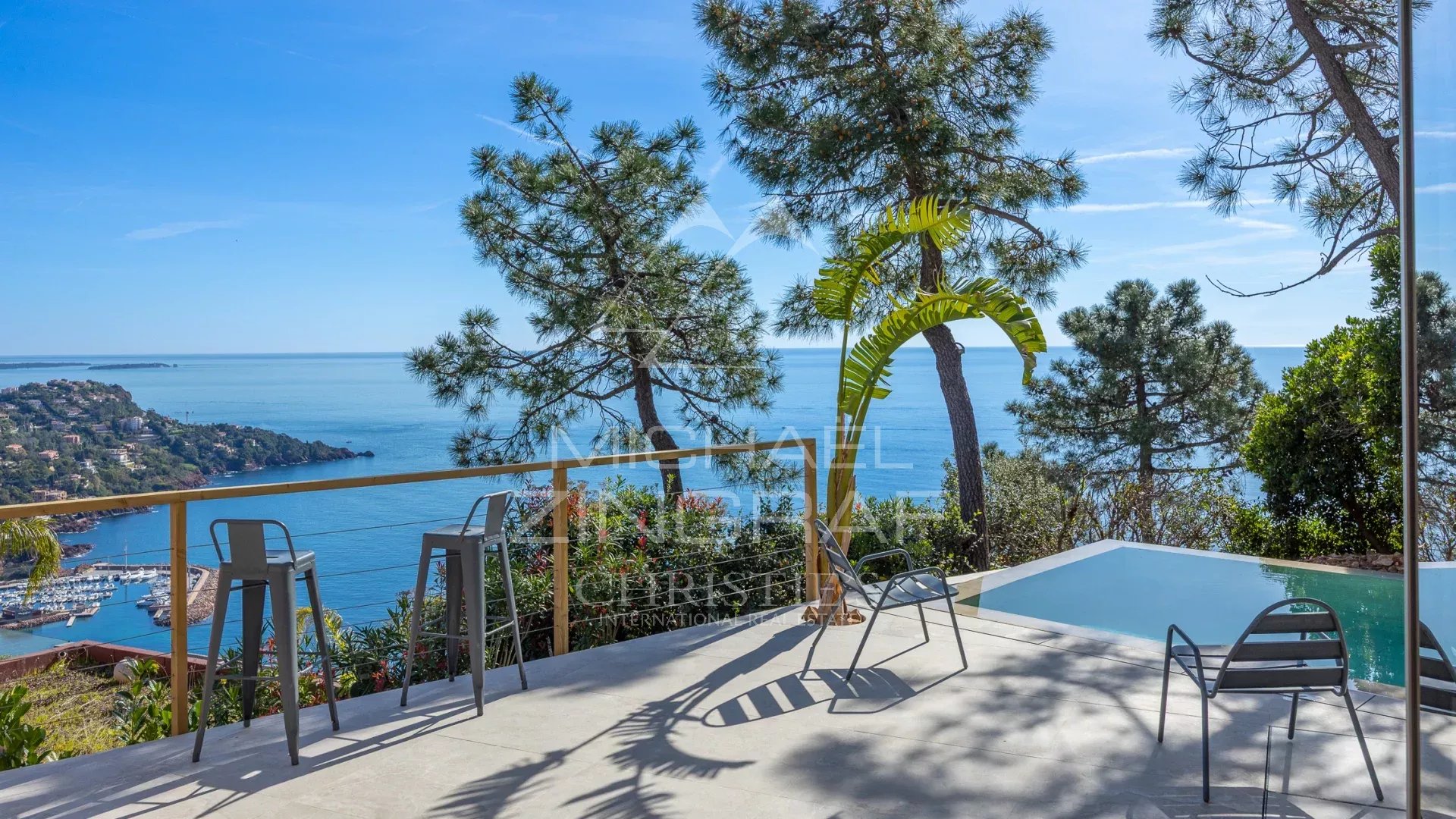 PROPRIÉTÉ CONTEMPORAINE AVEC VUE MER IMPRENABLE