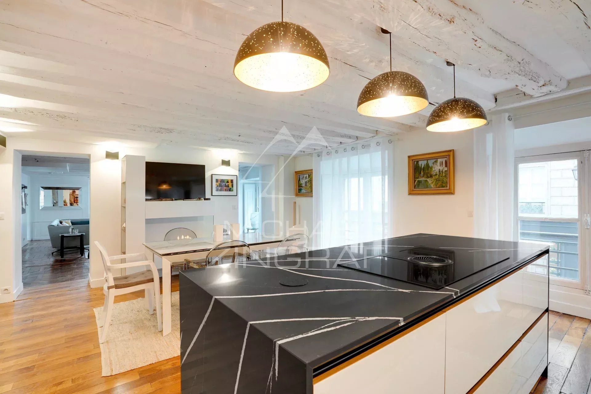 A vendre - Quai Voltaire - 2 suites - Parfait état - Vue Scène