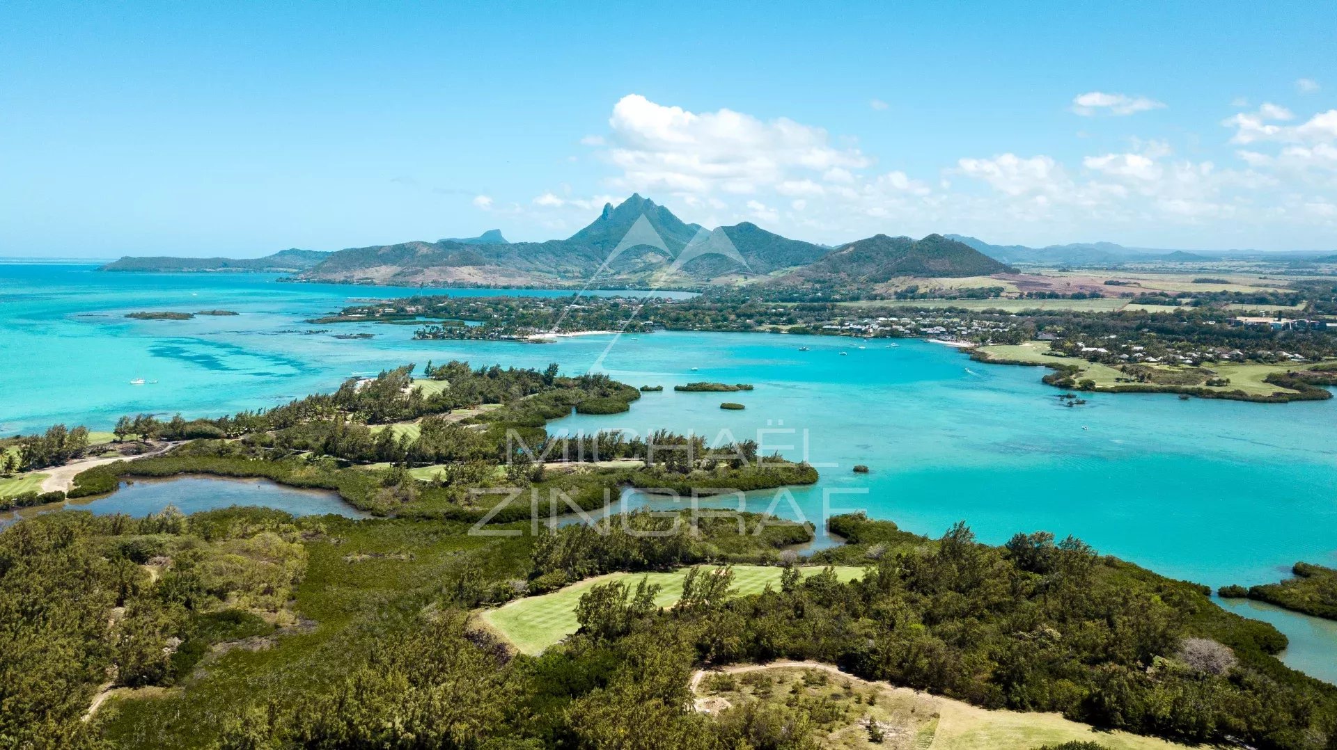 Mauritius – Villa mit 4 Schlafzimmern in einer Golfresidenz mit Privatstrand