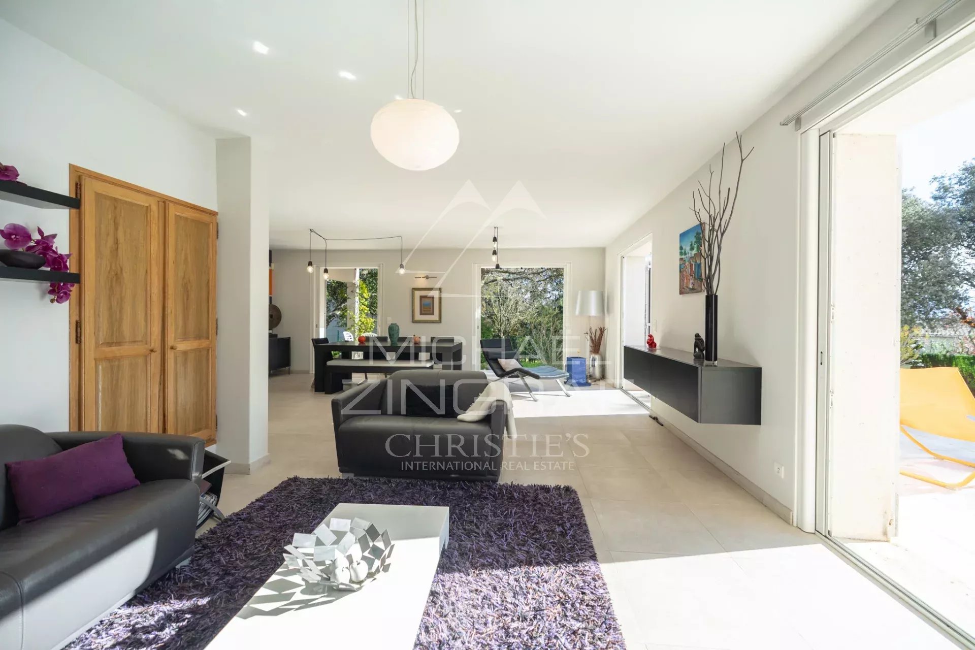 Cabrières-d'Avignon – Schönes Haus mit bewaldetem Grundstück und Swimmingpool in der Nähe des Dorfes