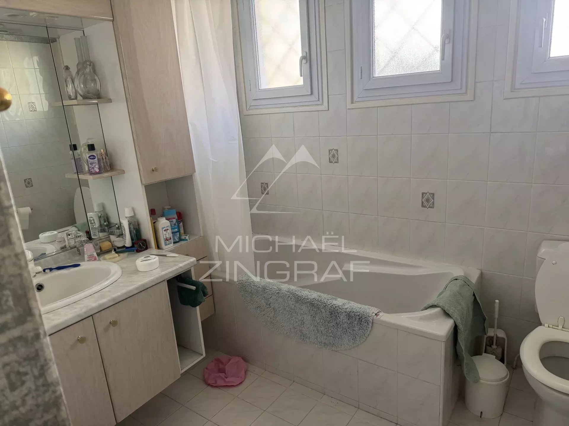 Belle maison dans le quartier prisé des Abatilles