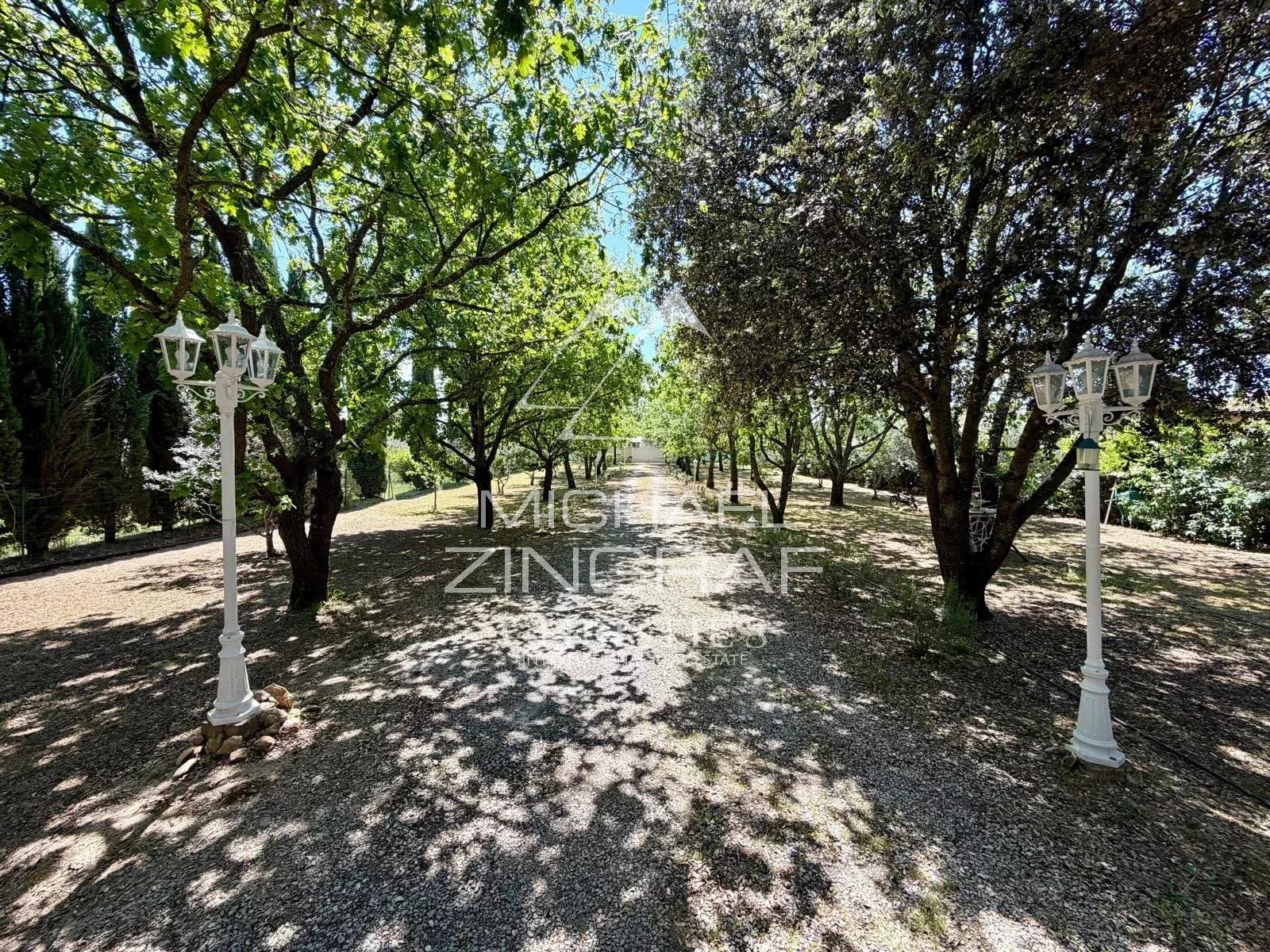 Maison Néo-provençale au coeur de la Provence