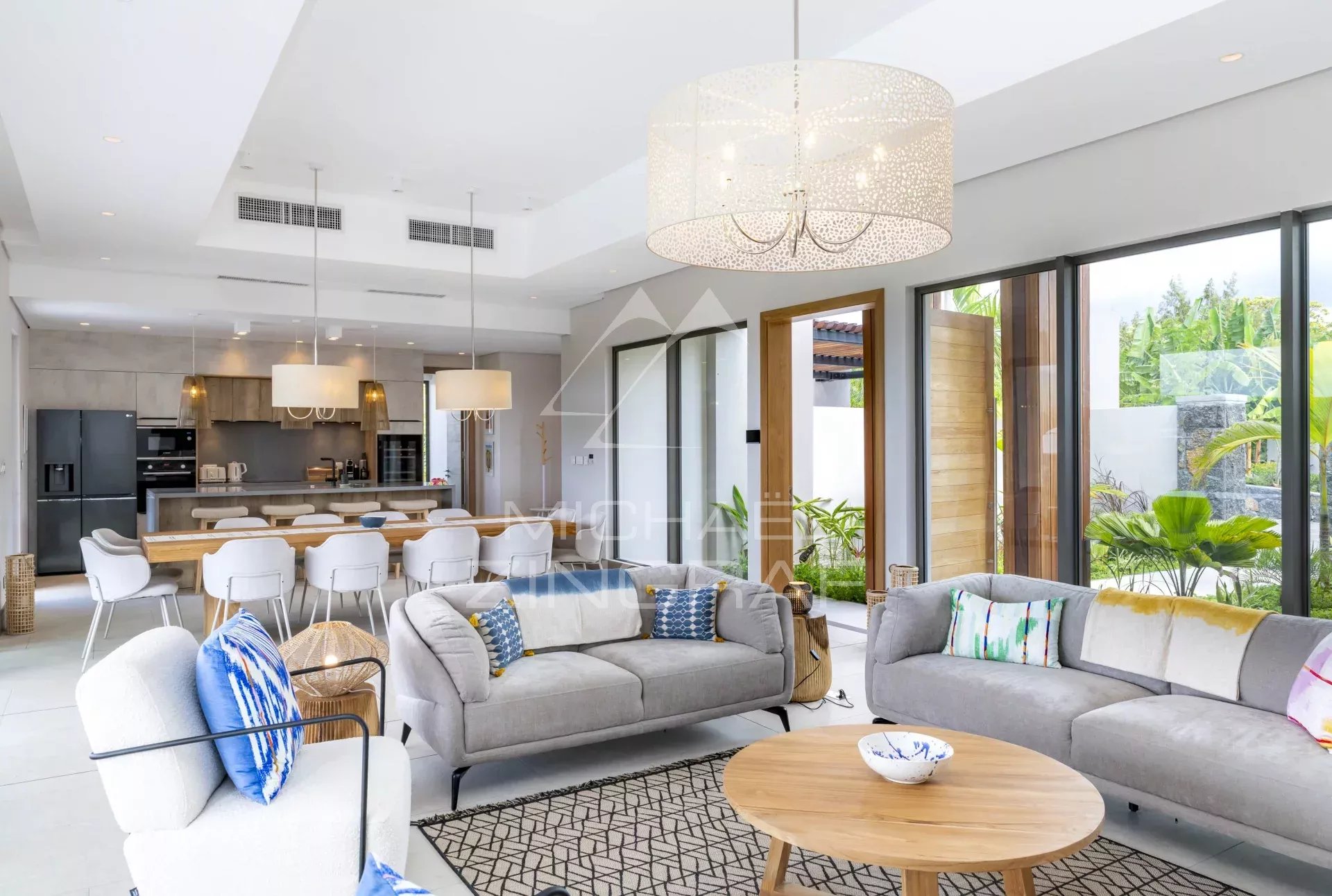 Villa d’Exception avec Vues Panoramiques à Anahita