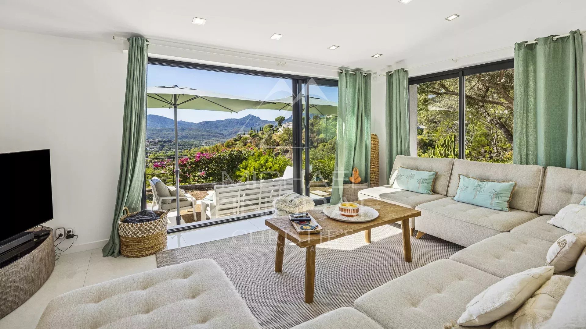 EXCLUSIVE - Mandelieu-la-Napoule - Renovated Villa - Near Cannes