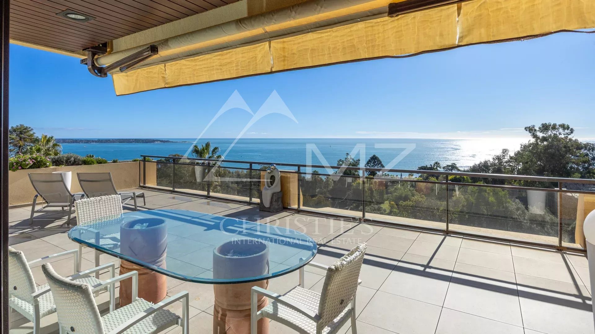 Außergewöhnliches 7-Zimmer-Duplex mit Panoramablick aufs Meer