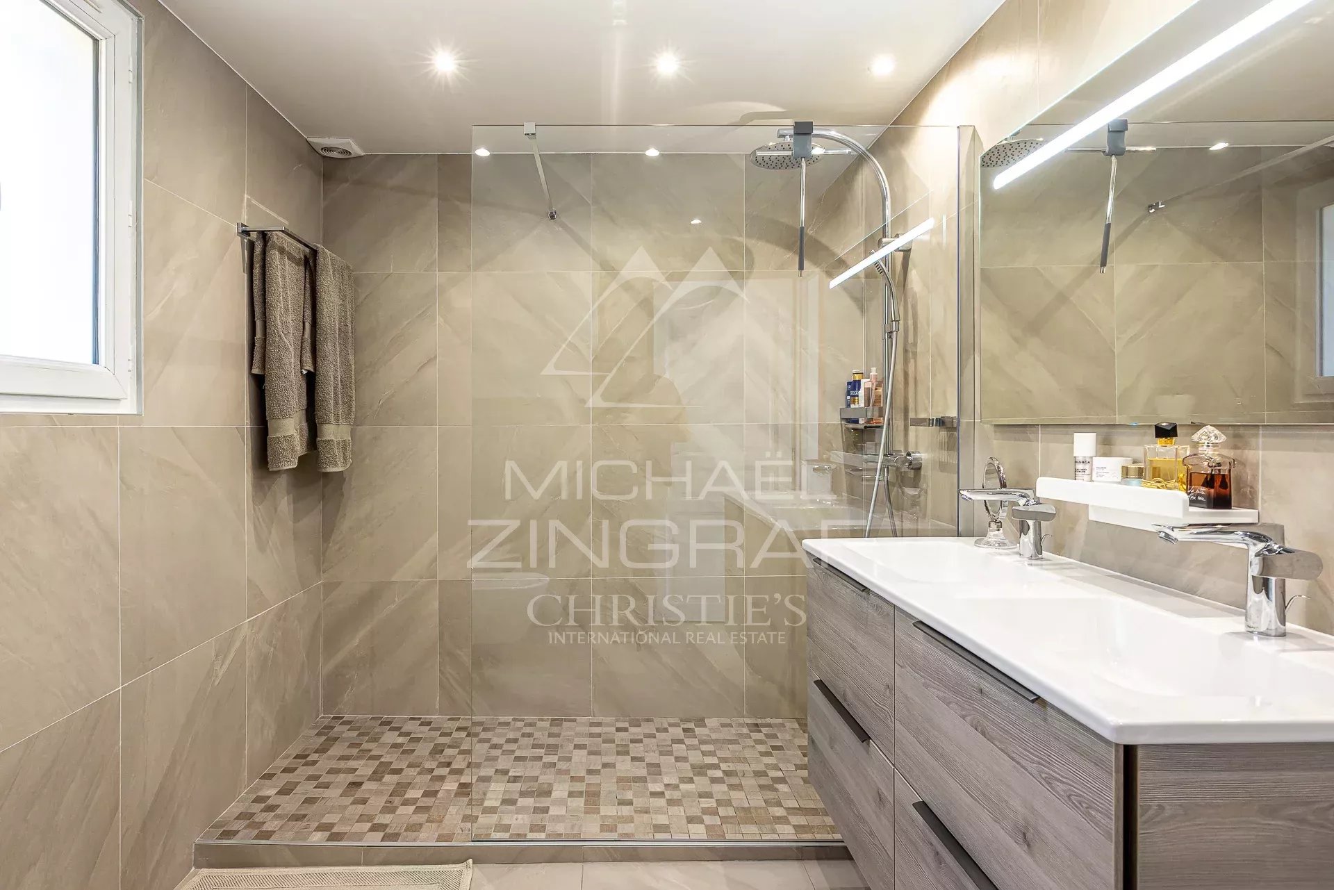 Proche Nice - Charmante propriété en position dominante