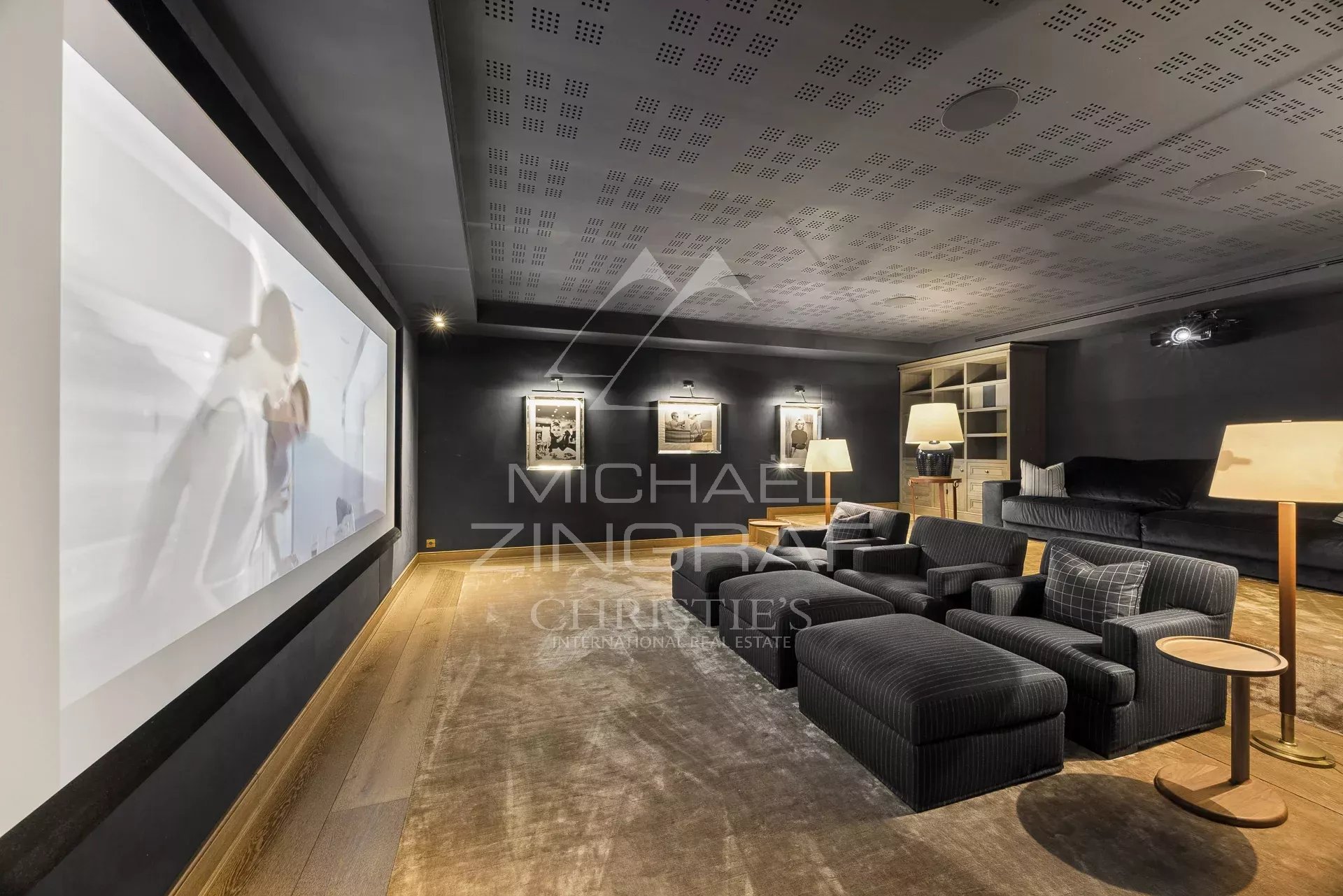 Ideally located in the heart of the most prestigious district in France