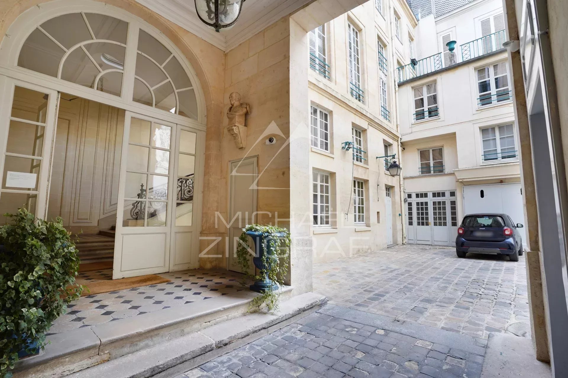 A vendre - Quai Voltaire - 2 suites - Parfait état - Vue Scène