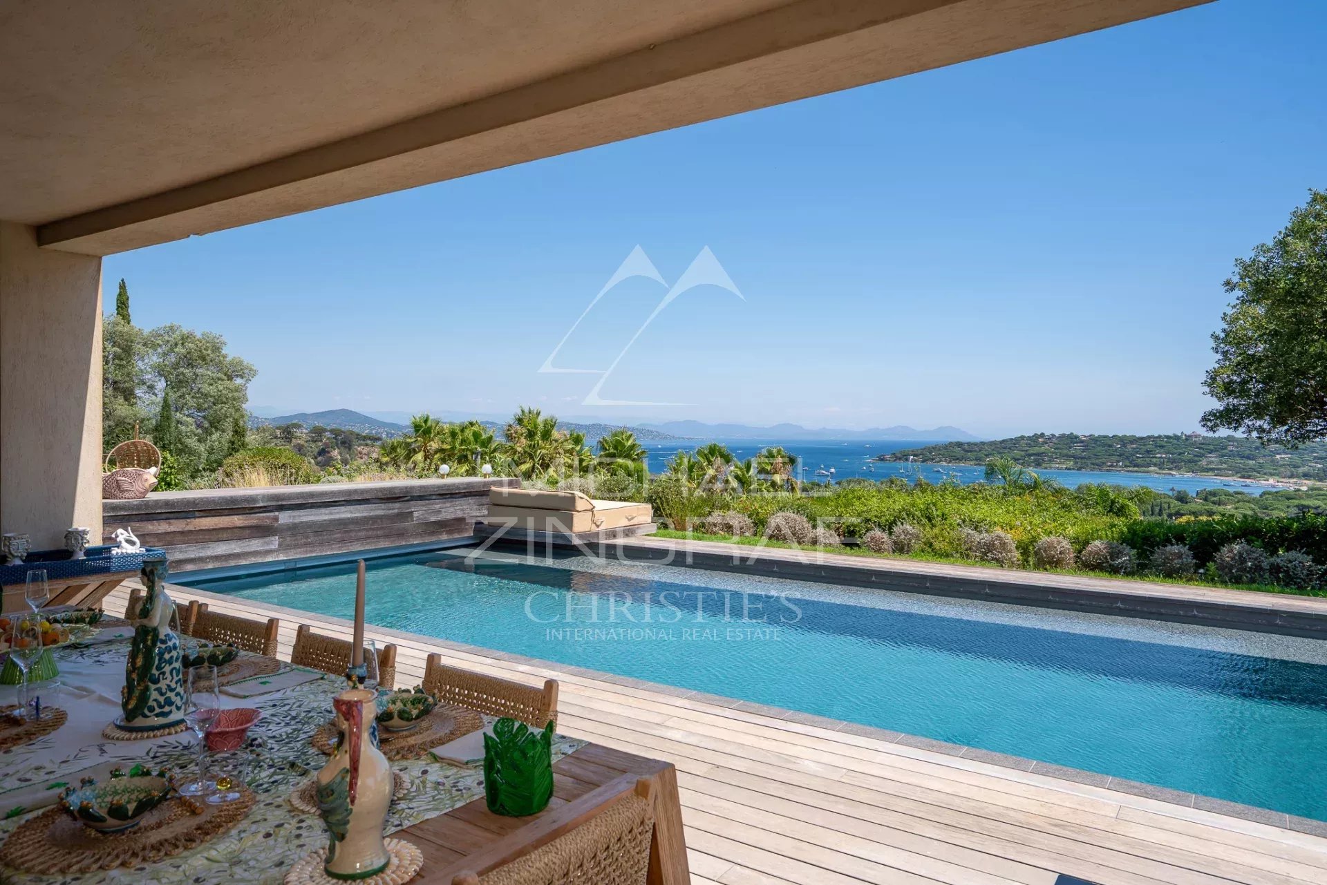 À Saint-Tropez, entre Village et Plages – Une Propriété d’Exception à Belle Isnarde