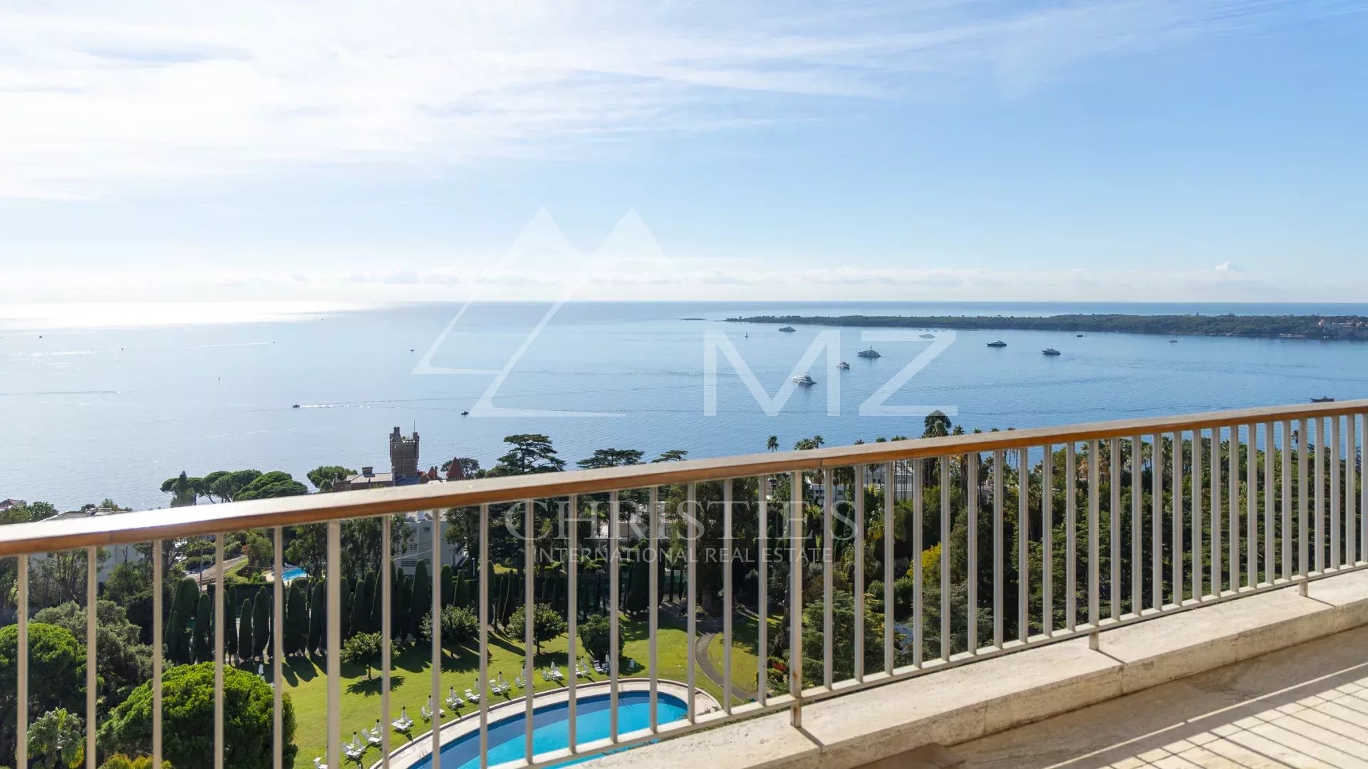 Superb duplex on the last floor