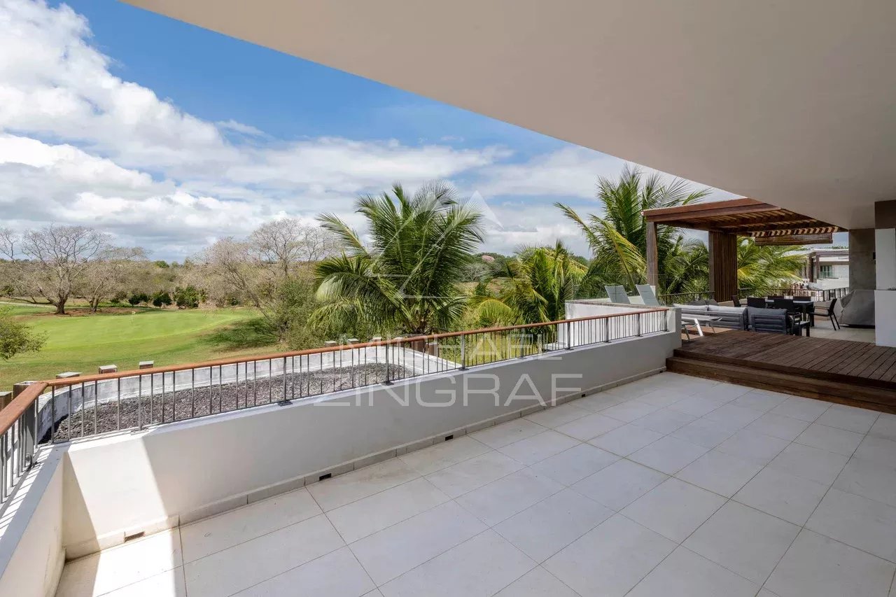 Penthouse with Golf View – Mont Choisy