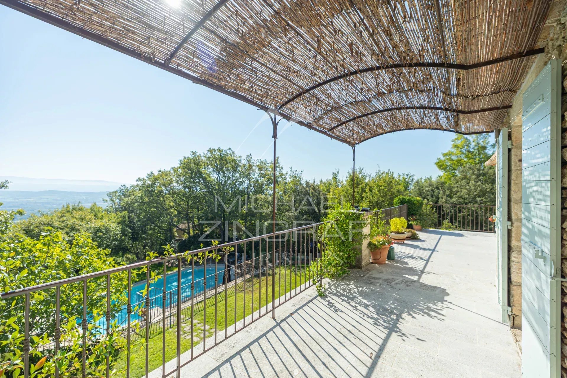 Gordes – Wunderschönes Steinhaus mit Aussicht und Pool, nur wenige Schritte vom Dorfzentrum entfernt