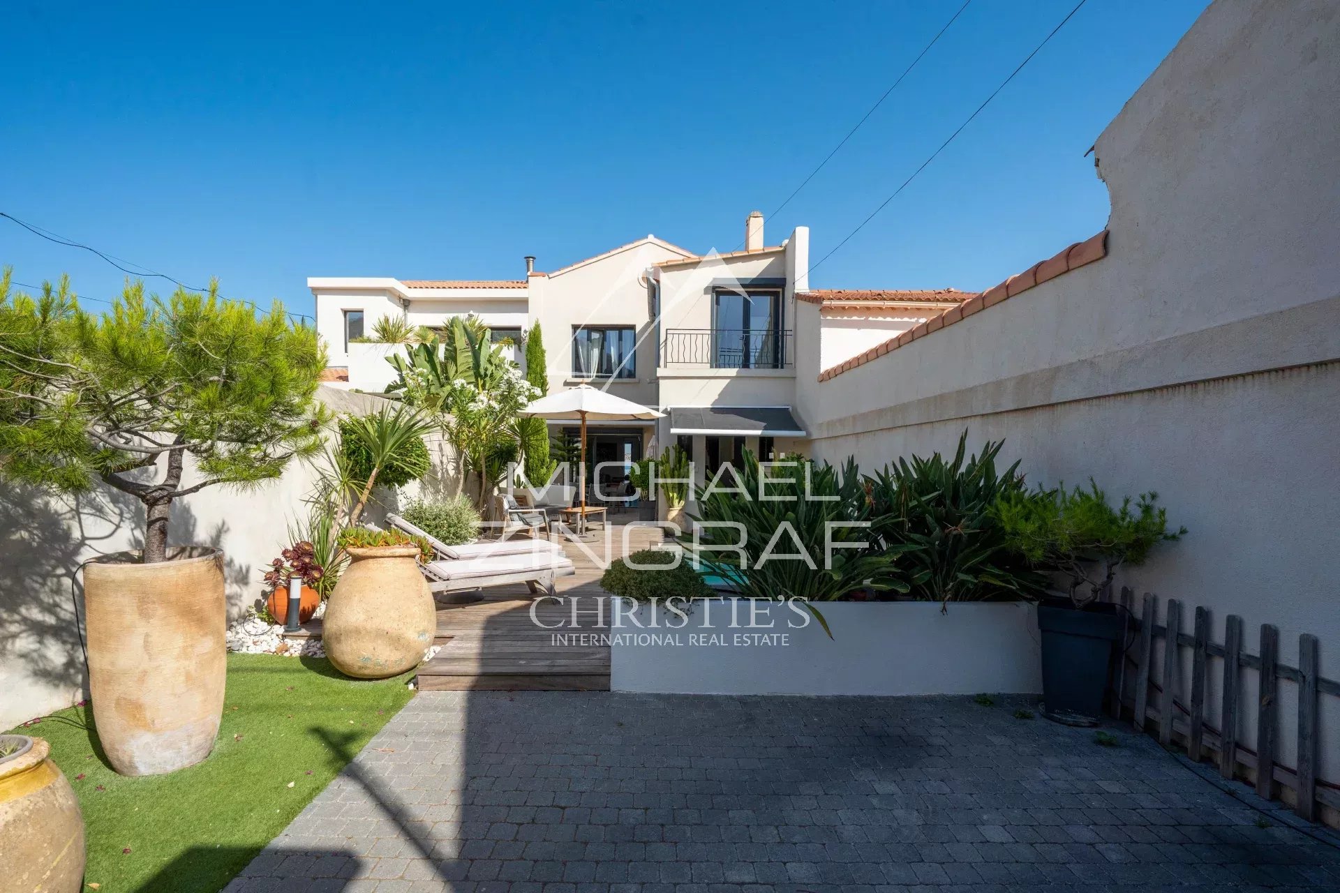 Waterfront house with pool, Montredon, Marseille 8th arrondissement