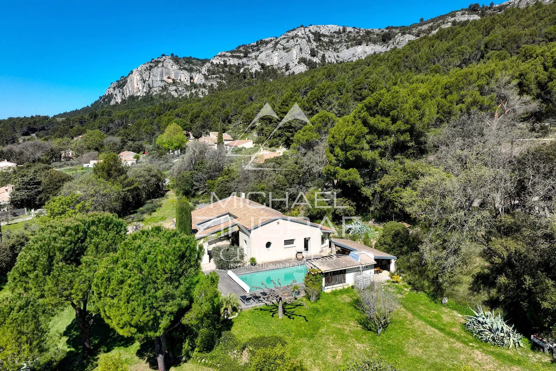 Helles, ruhiges Anwesen