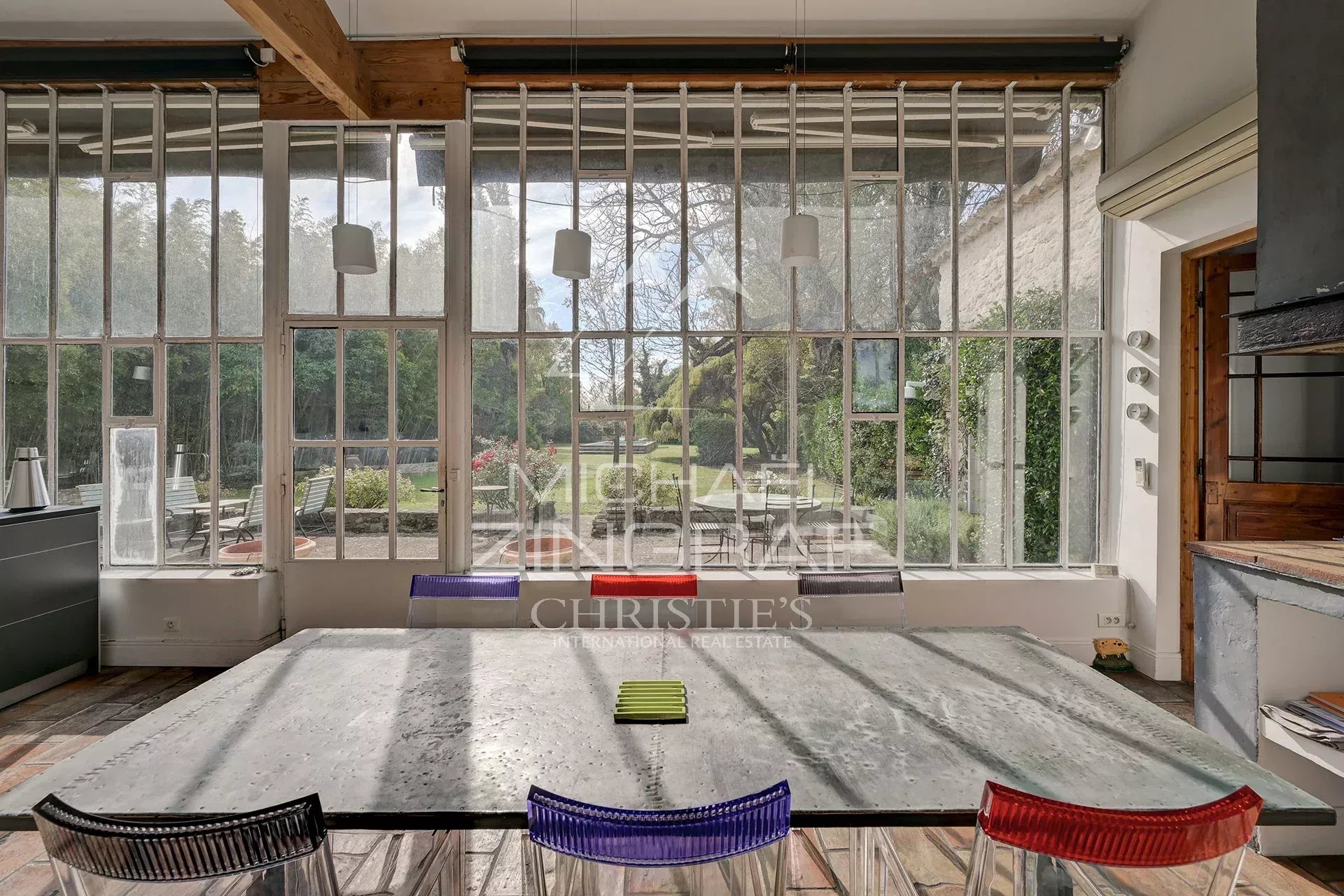 Propriété de caractère proche Avignon