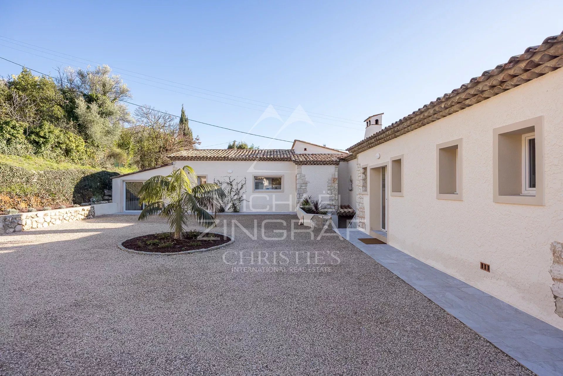 Zeitgenössisches ebenerdiges provenzalisches Anwesen mit Panoramablick