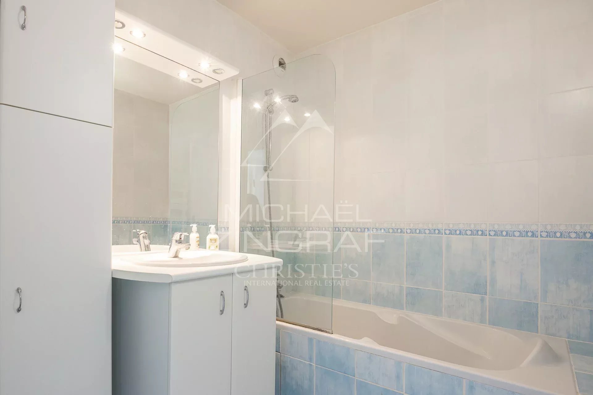 Elegant 3-Room Apartment on a High Floor in the Heart of Cap d’Antibes