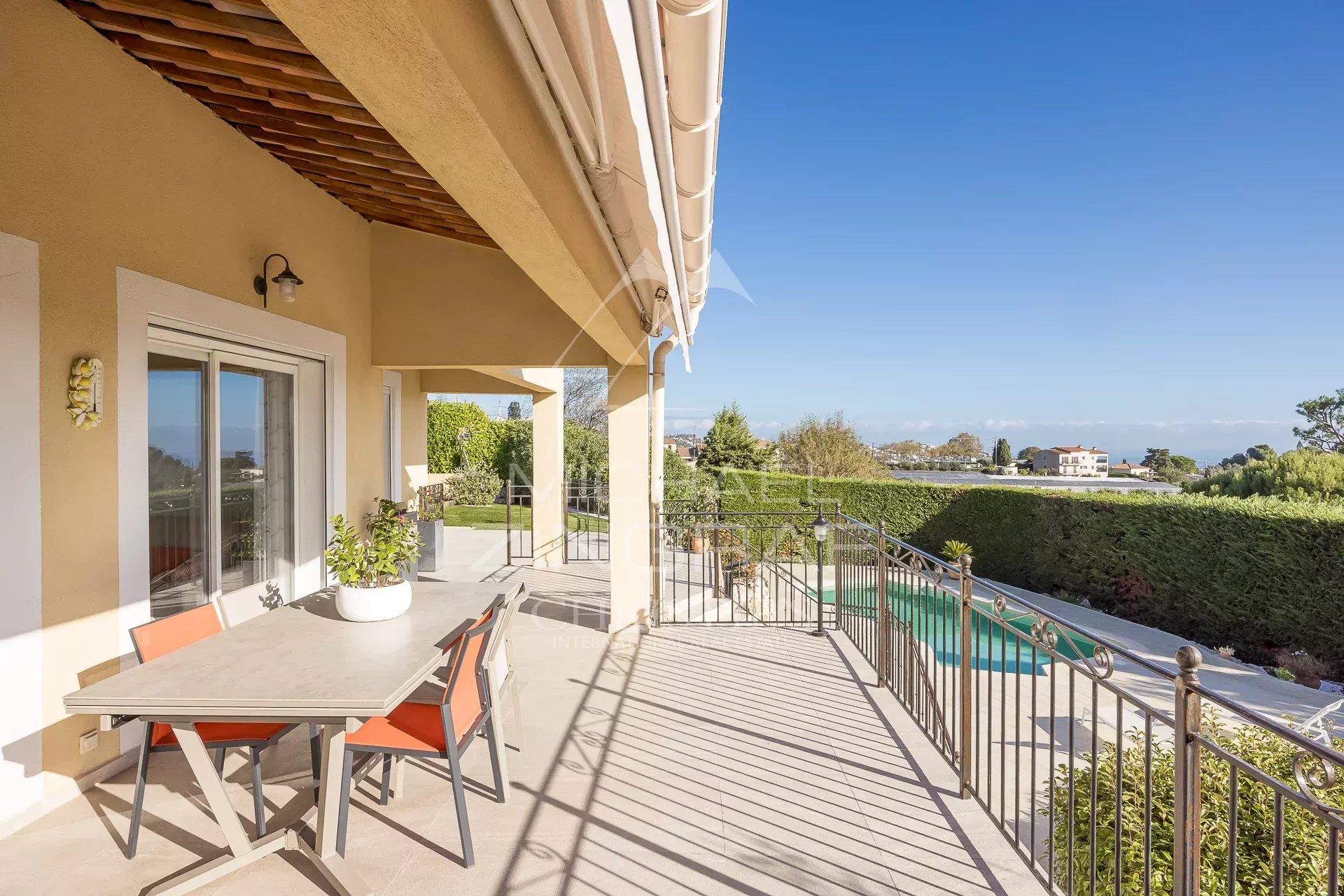 Proche Nice - Charmante propriété en position dominante