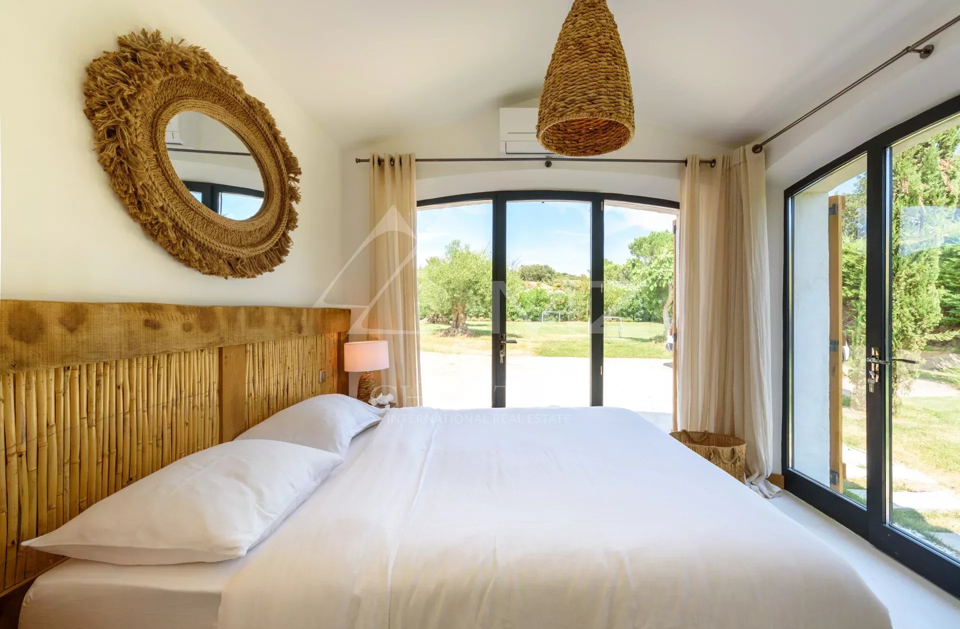 Villa with Provencal charm and contemporary refinement