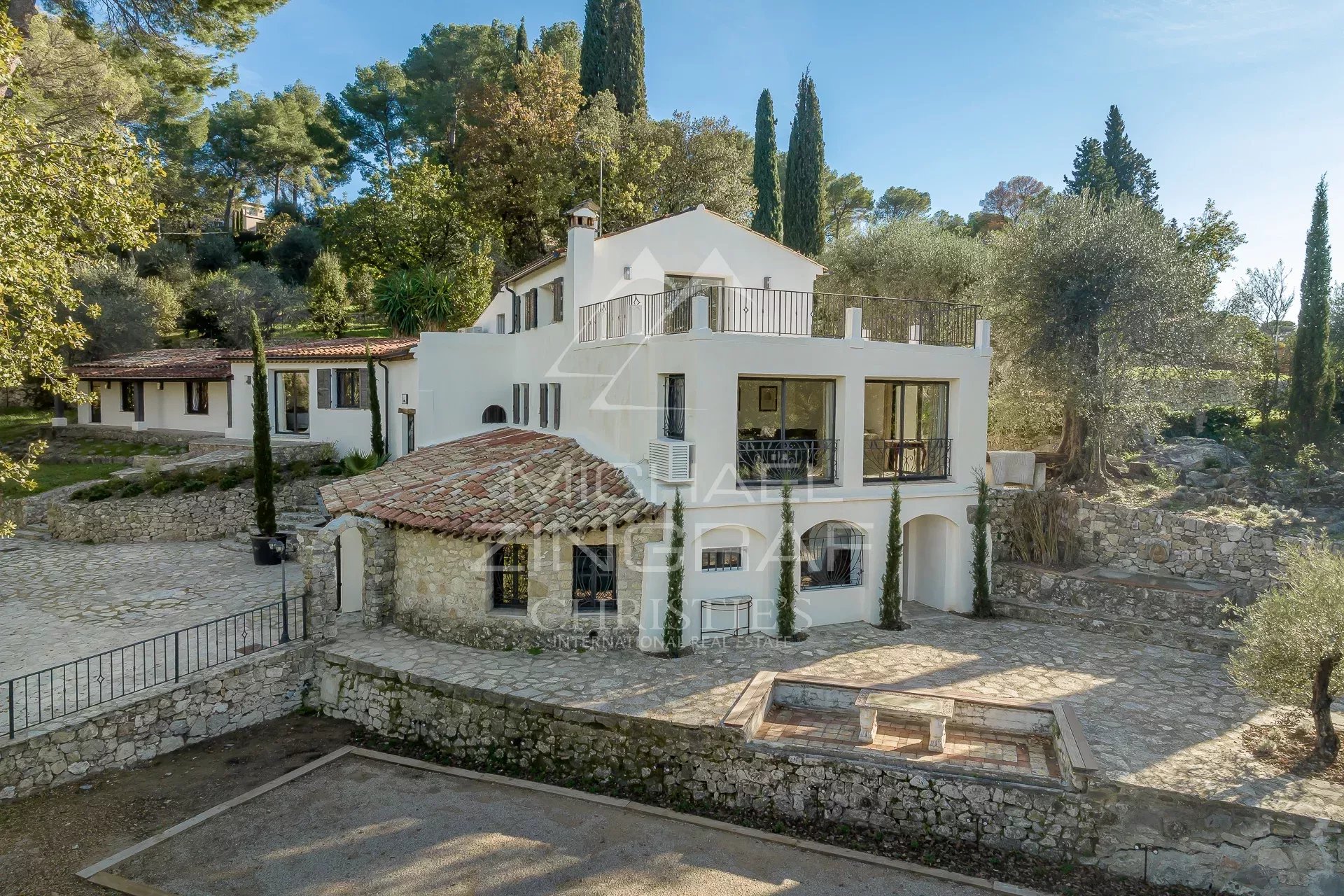 Mougins - Location longue durée - Villa 5 chambres entièrement rénovée