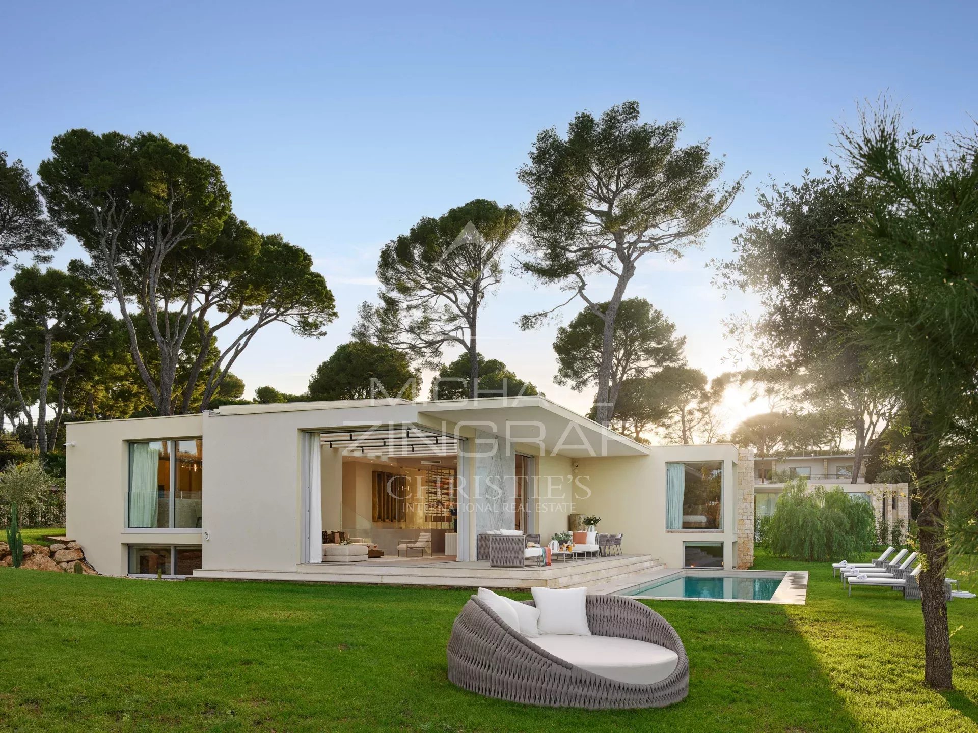Neue Luxusvilla mit Panoramablick auf das Meer