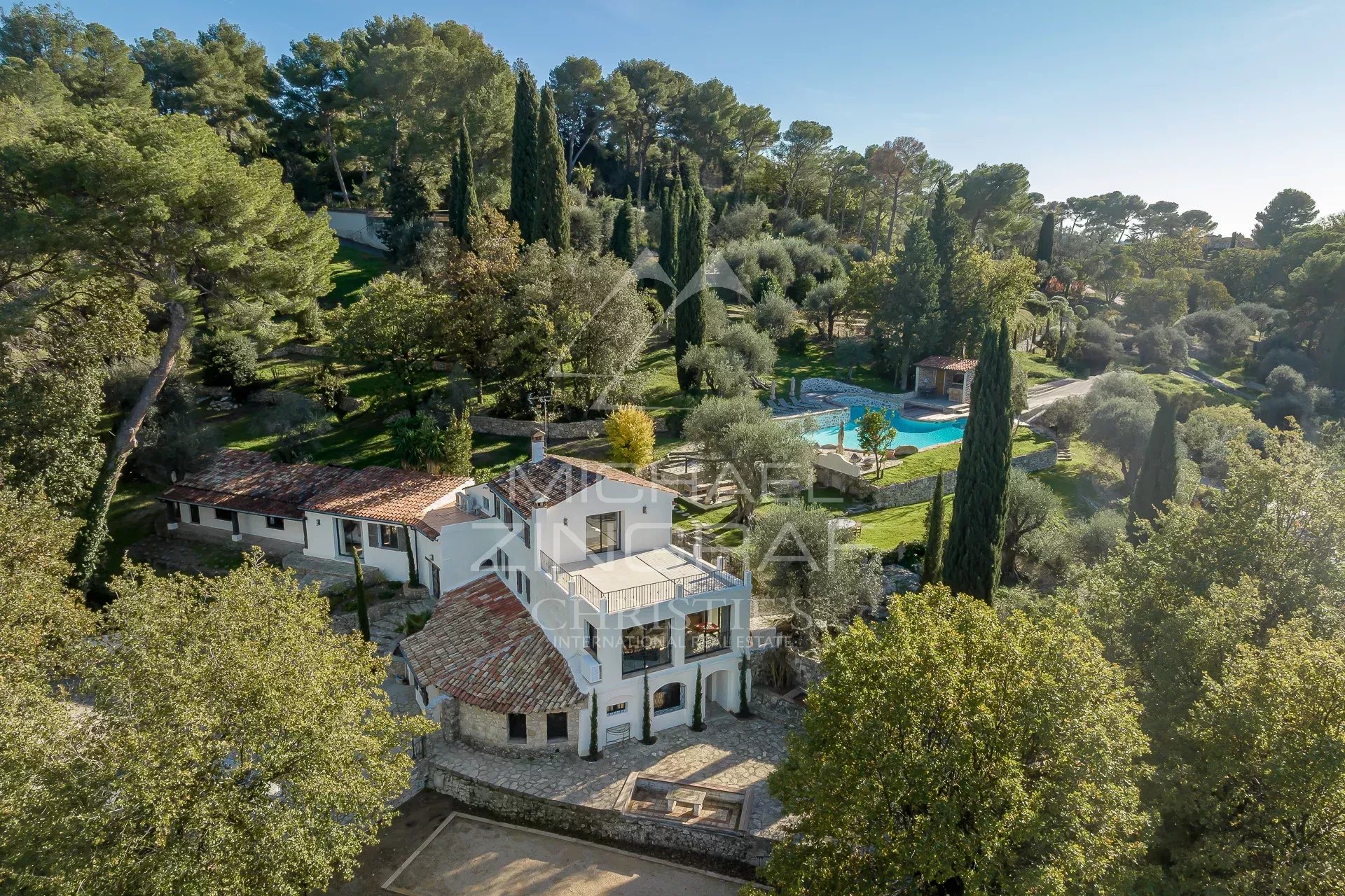 Mougins - Location longue durée - Villa 5 chambres entièrement rénovée