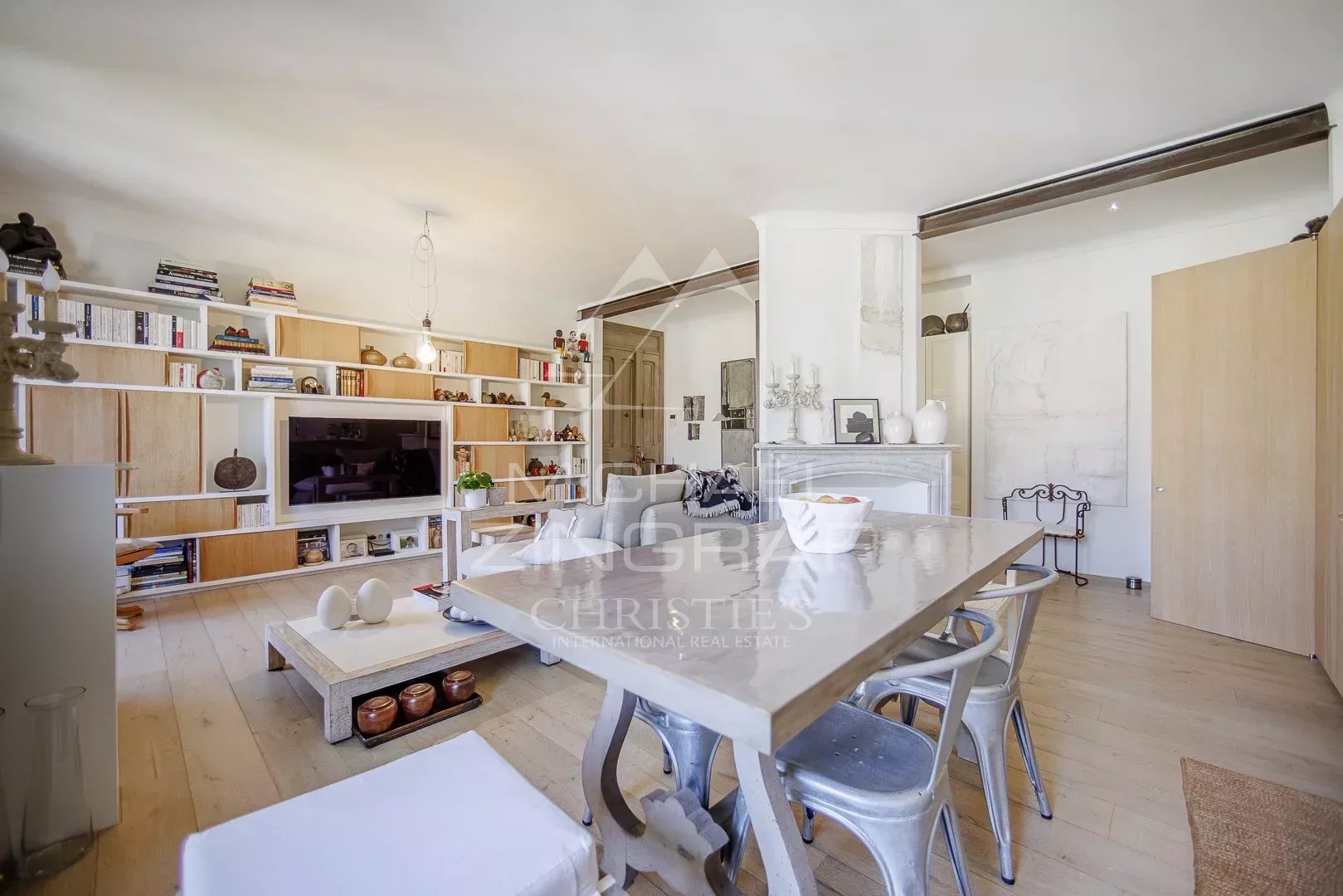 Loft design au dernier étage d’un immeuble bourgeois – Libération