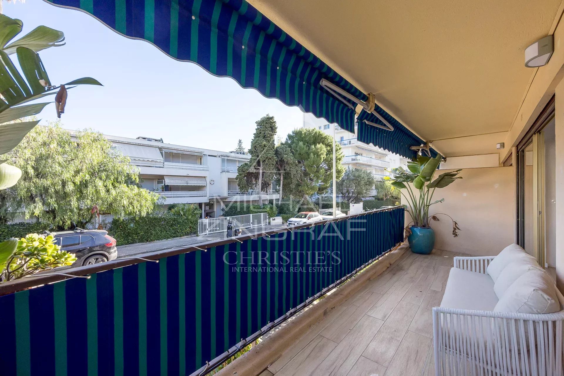 Cannes Palm Beach – Renovierte 4-Zimmer-Wohnung mit Terrassen