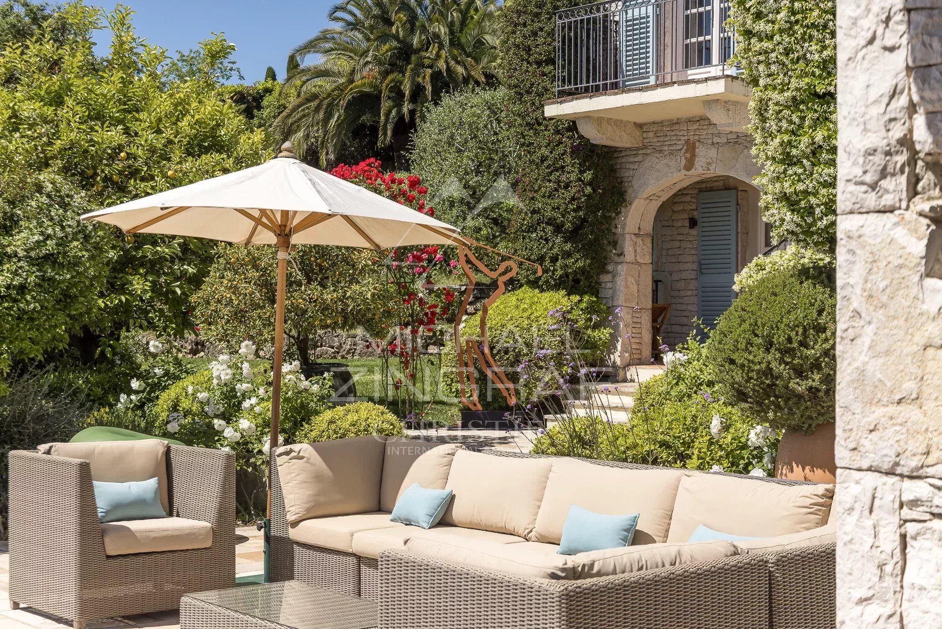 Co-Exclusivité: Propriété d'exception sur 1HA de terrain