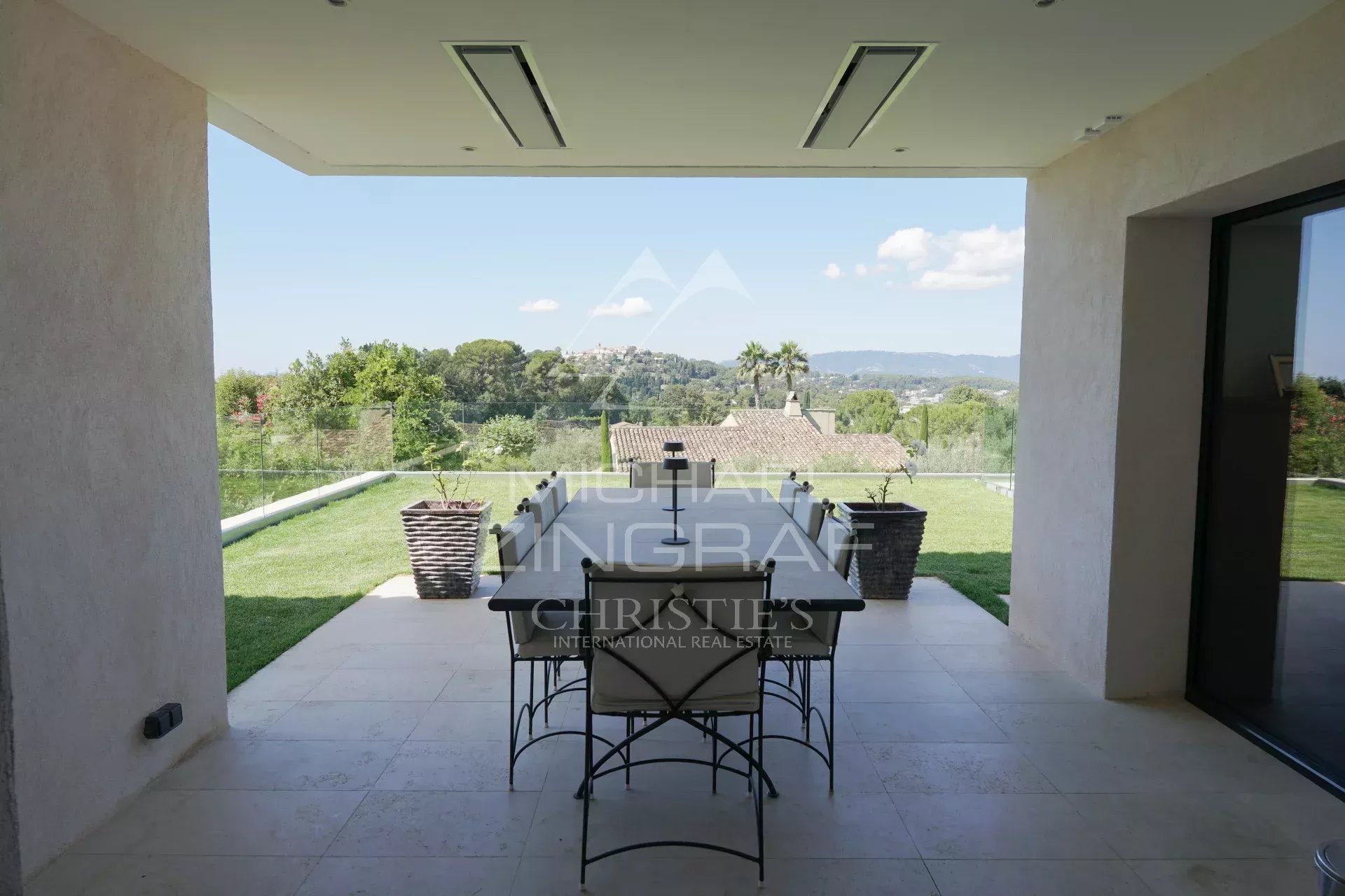 Exceptional Property for Sale : Luxury and Comfort at Your Fingertips