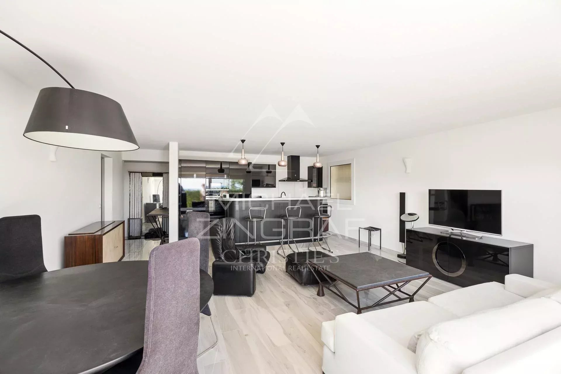 Stunning two-bedroom flat – with terrace, cellar and parking space