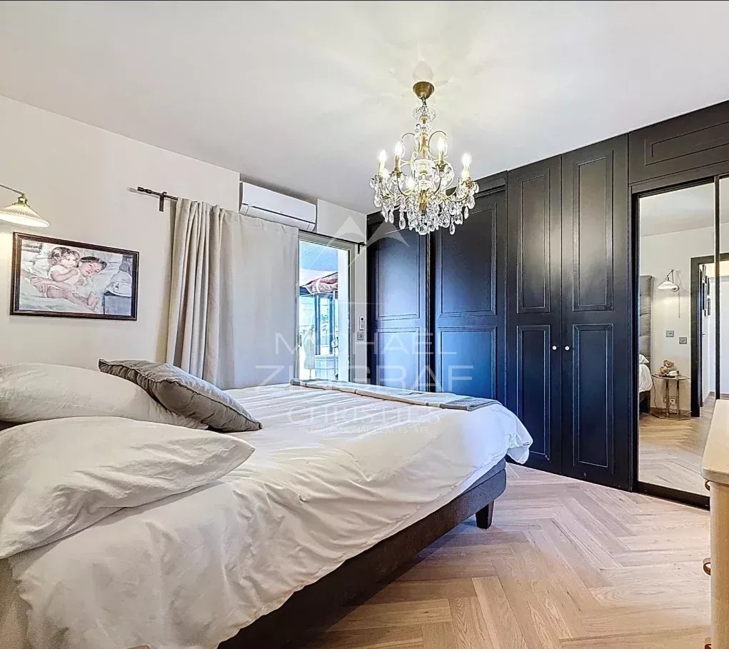 Juan-les-Pins – Außergewöhnliche Wohnung im obersten Stockwerk, großzügige Räume, Sonne und Meerblick