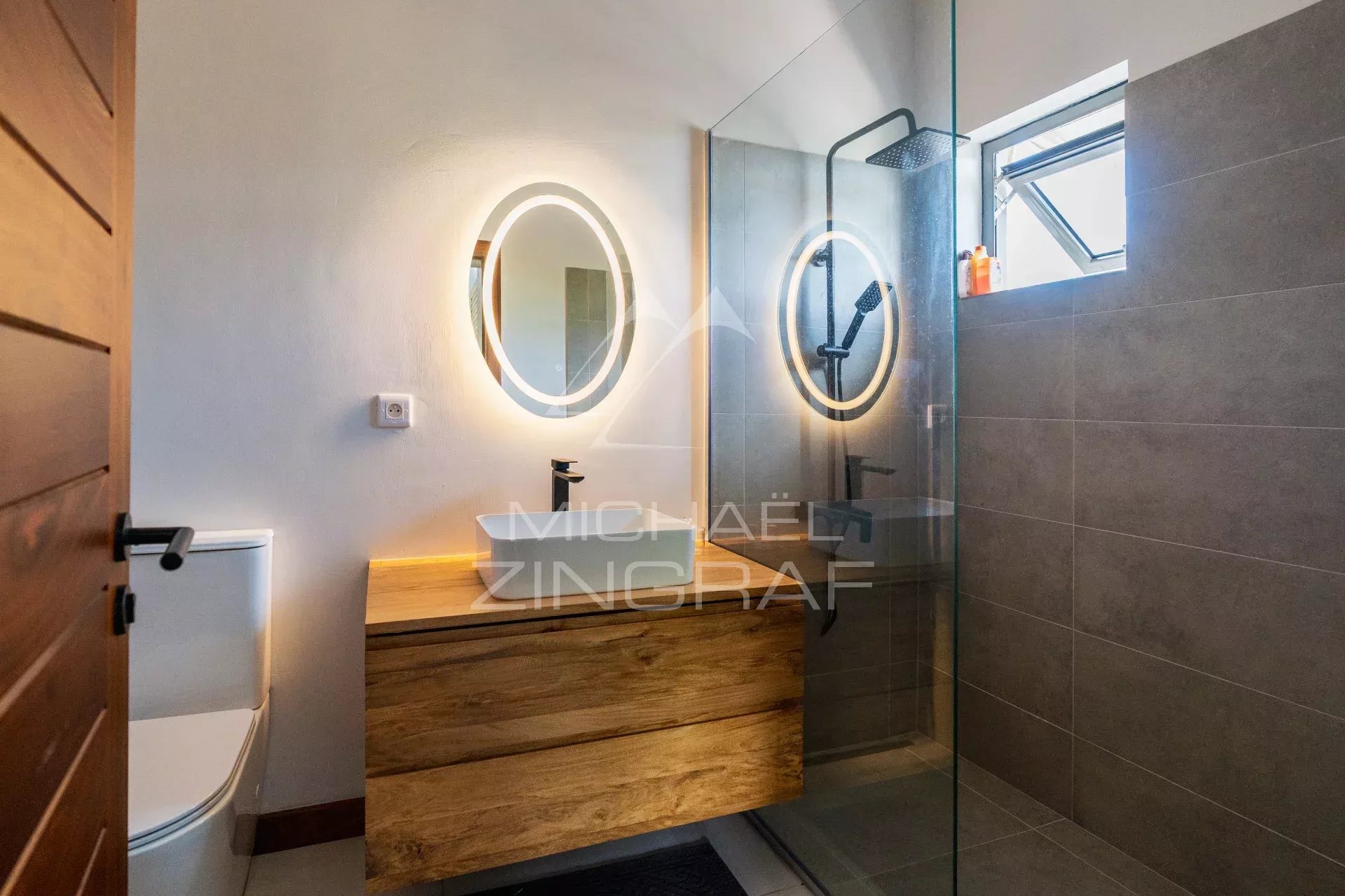 Élégante villa contemporaine face au golf - Bel Ombre