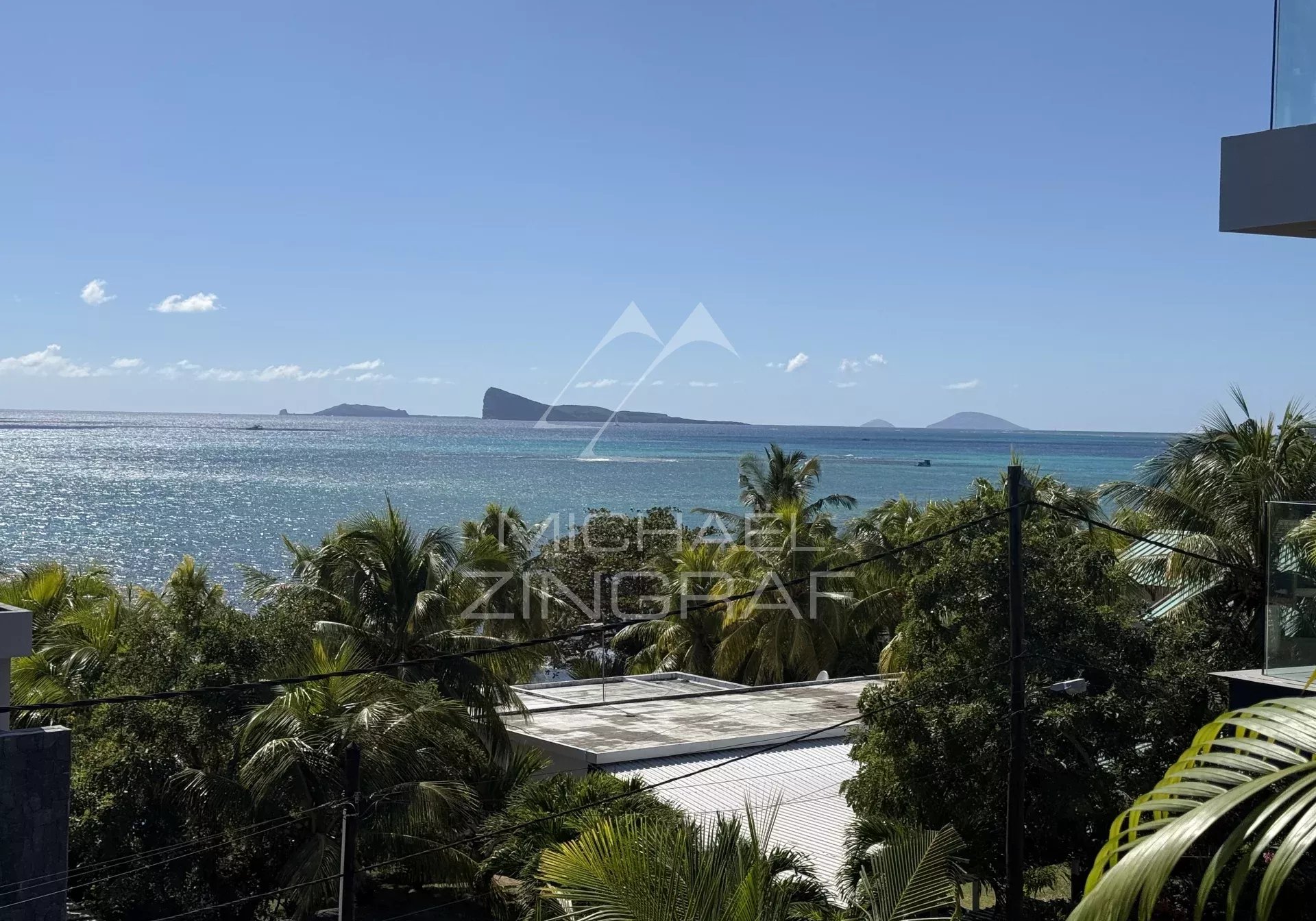 Luxury Penthouse with Sea Views – Pointe aux Canonniers