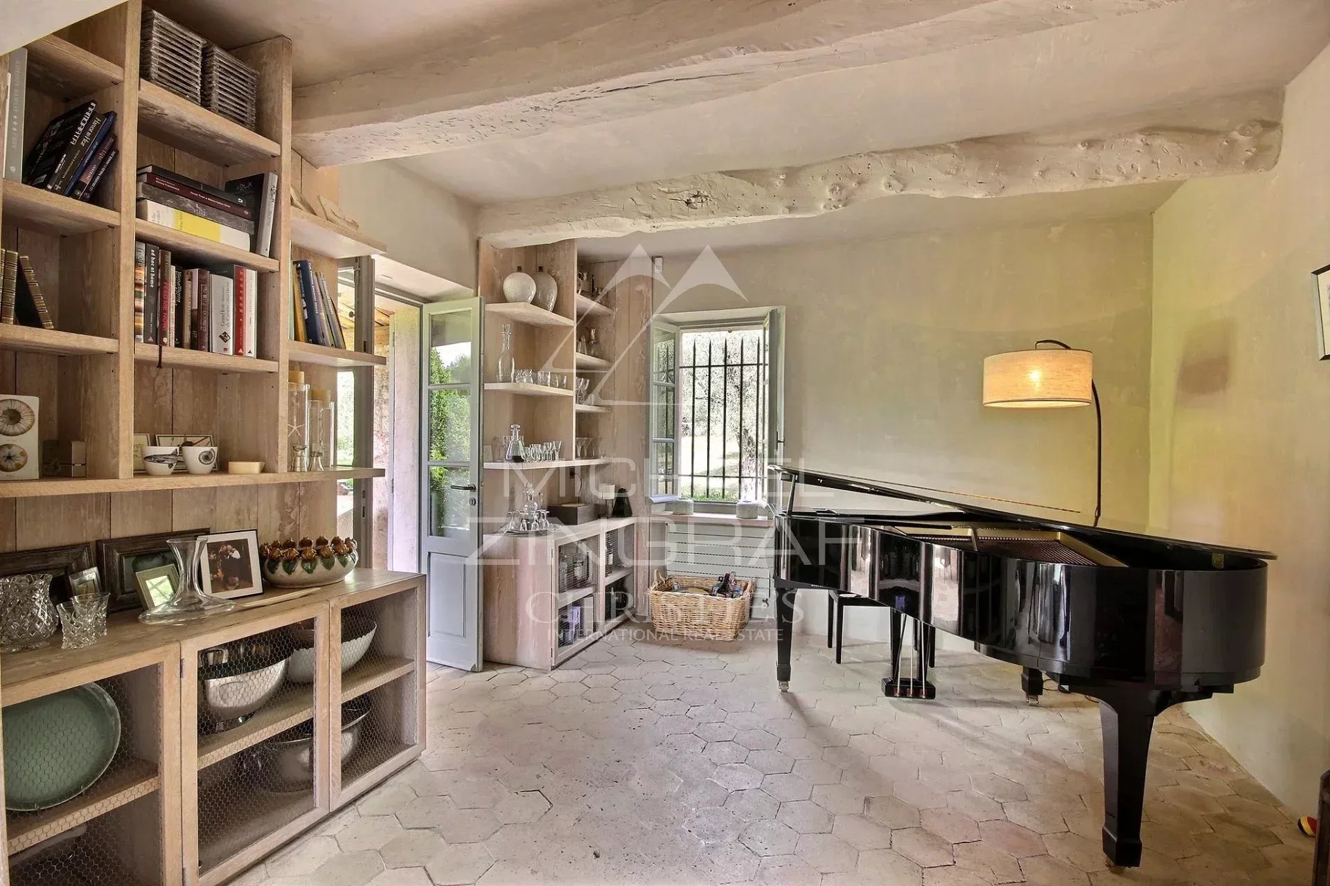 Roquefort-les-Pins : Authentique Bastide provençale