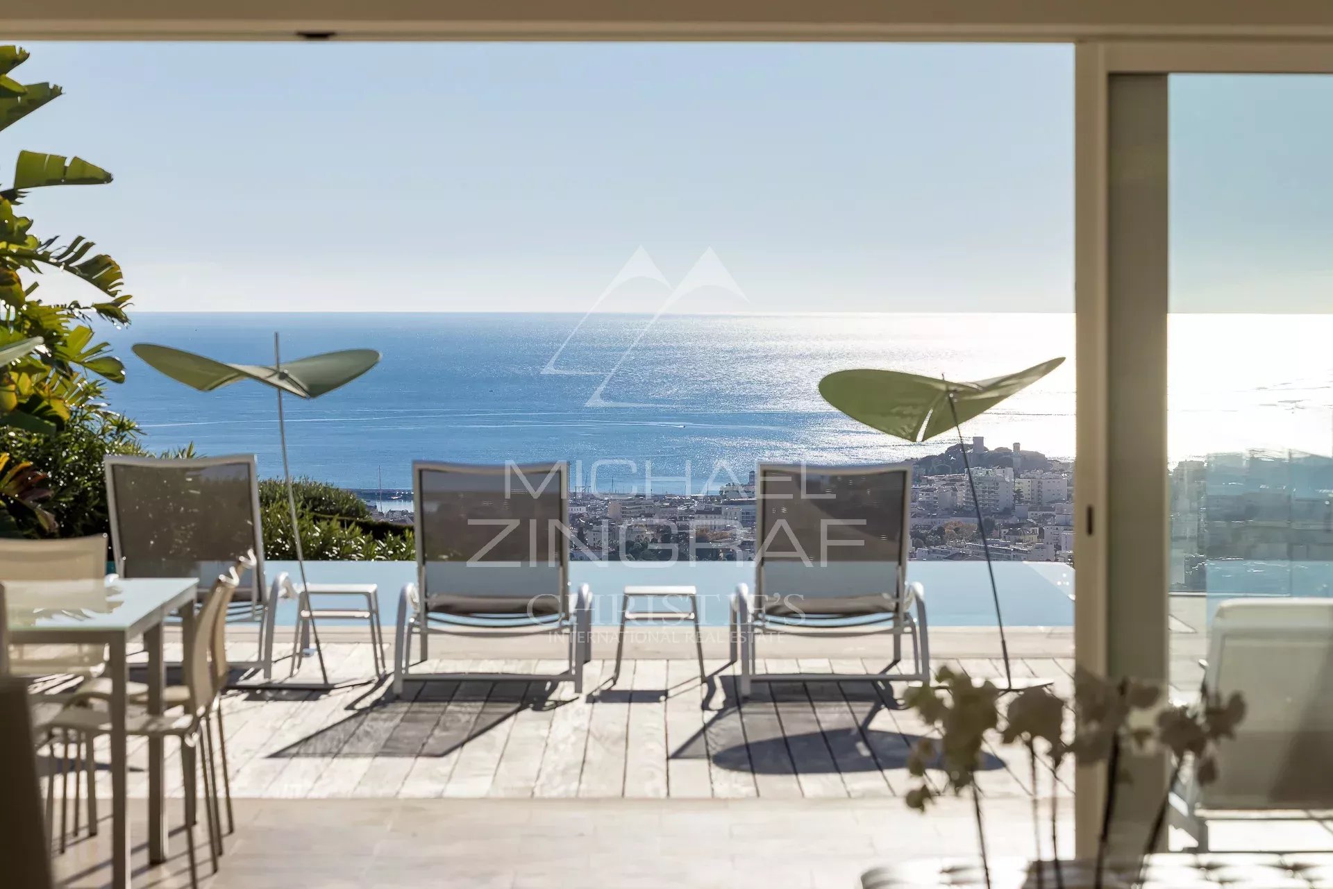 Domaine fermé - Villa contemporaine avec vue mer panoramique