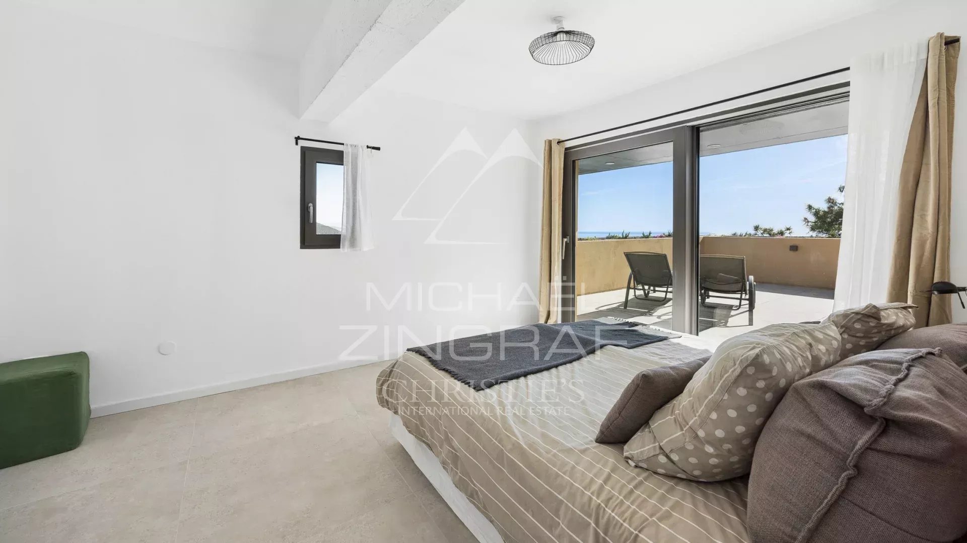 PROPRIÉTÉ CONTEMPORAINE AVEC VUE MER IMPRENABLE