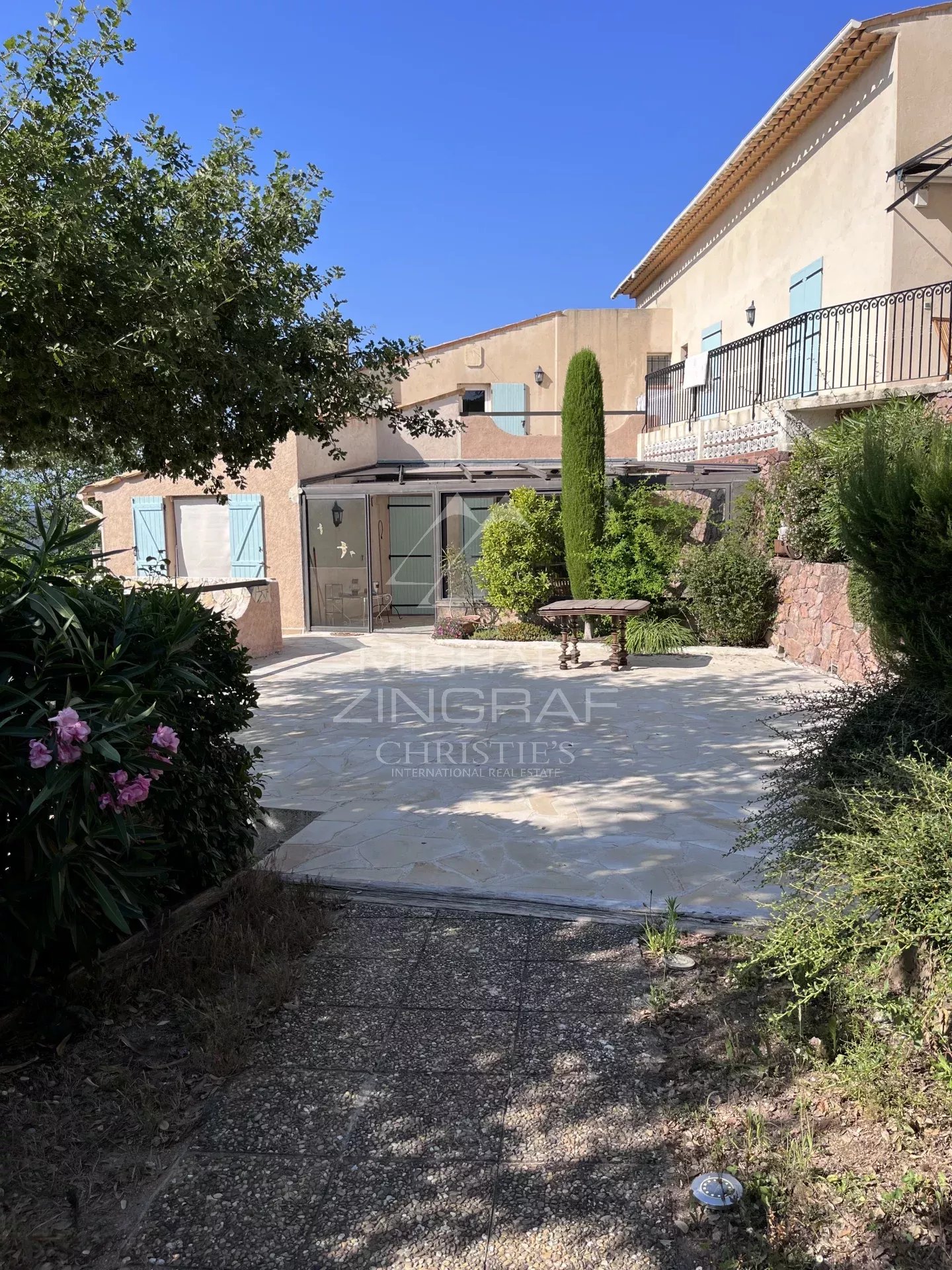 CHARACTER PROPERTY IN THE HEART OF NATURE