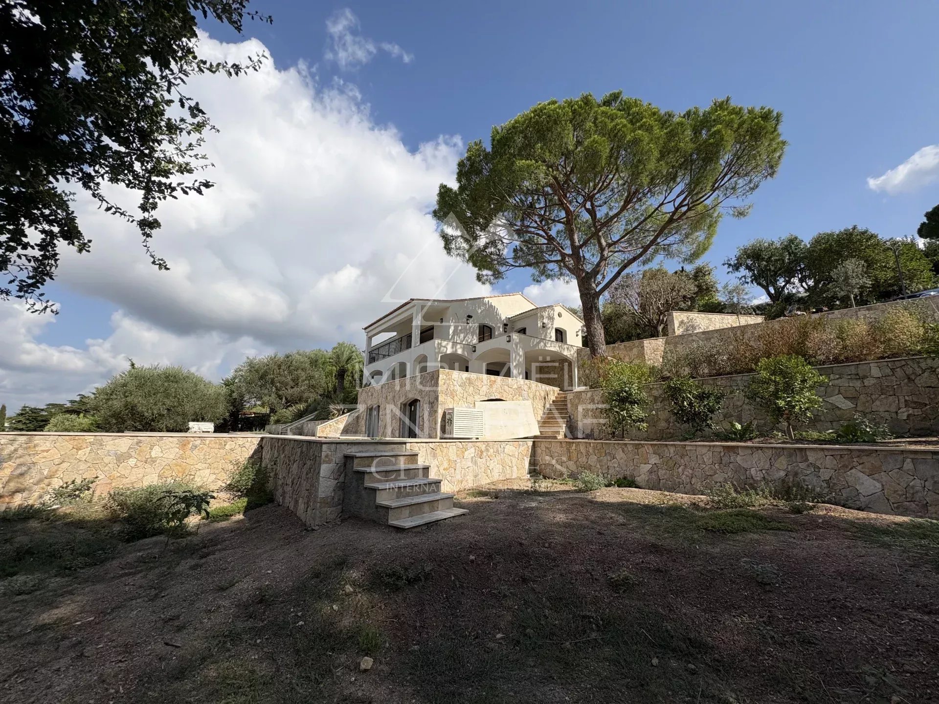 Aux portes de Cannes - Villa d’architecte neuve avec vue mer panoramique