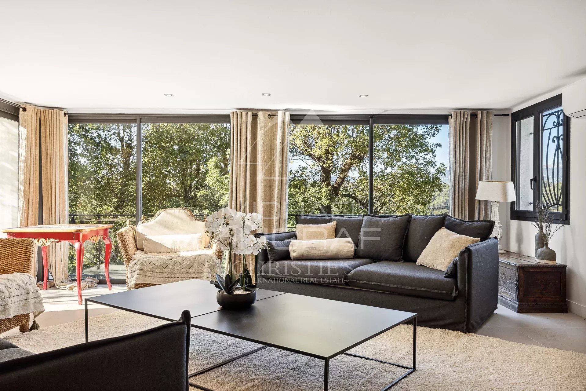 Mougins - Location longue durée - Villa 5 chambres entièrement rénovée