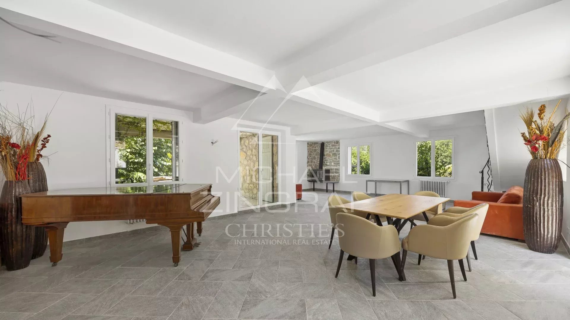 In der Nähe von Cannes West – Authentisches Steinhaus auf einem Grundstück von über 1,3 Hektar