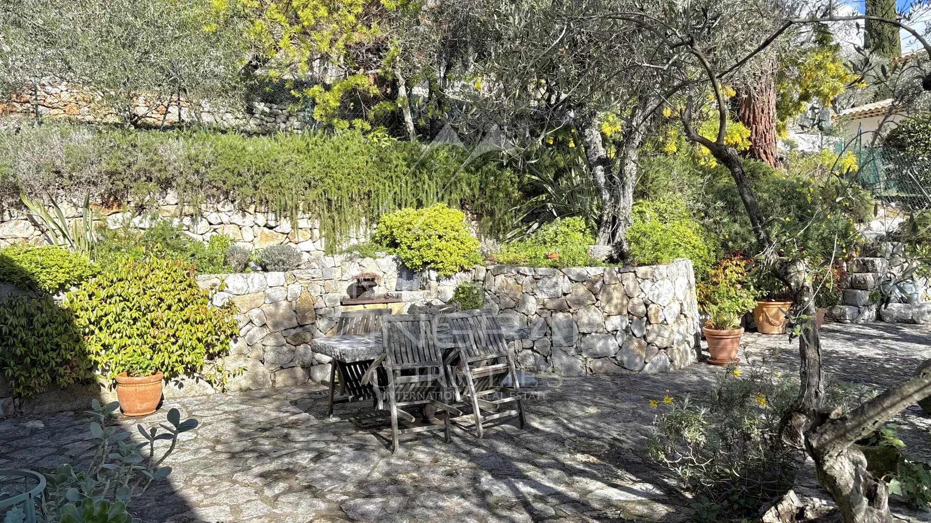 Authentique mas provençal avec vue mer