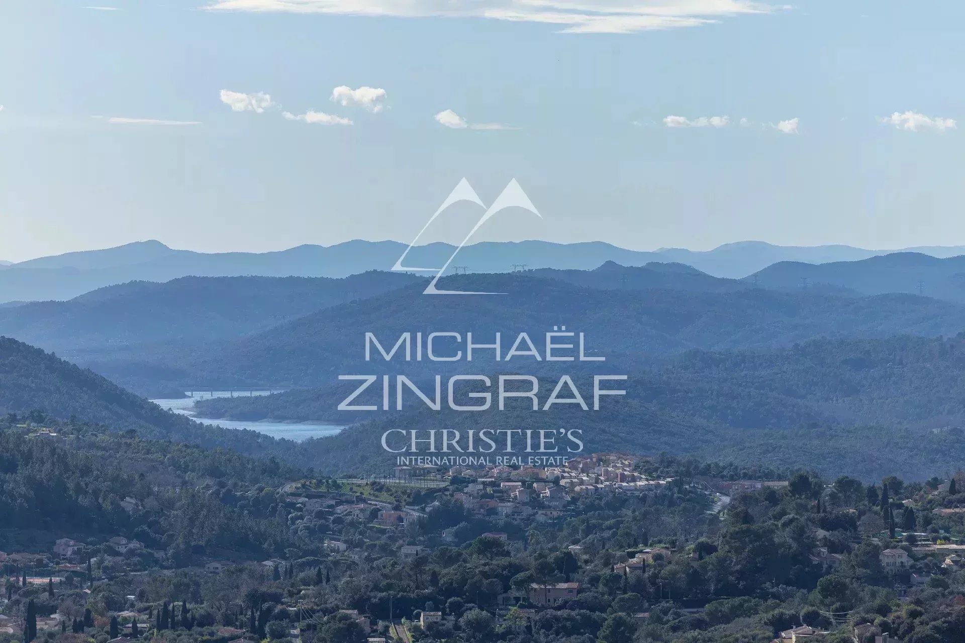 Elegant villa in a dominant position with sea views and olive grove