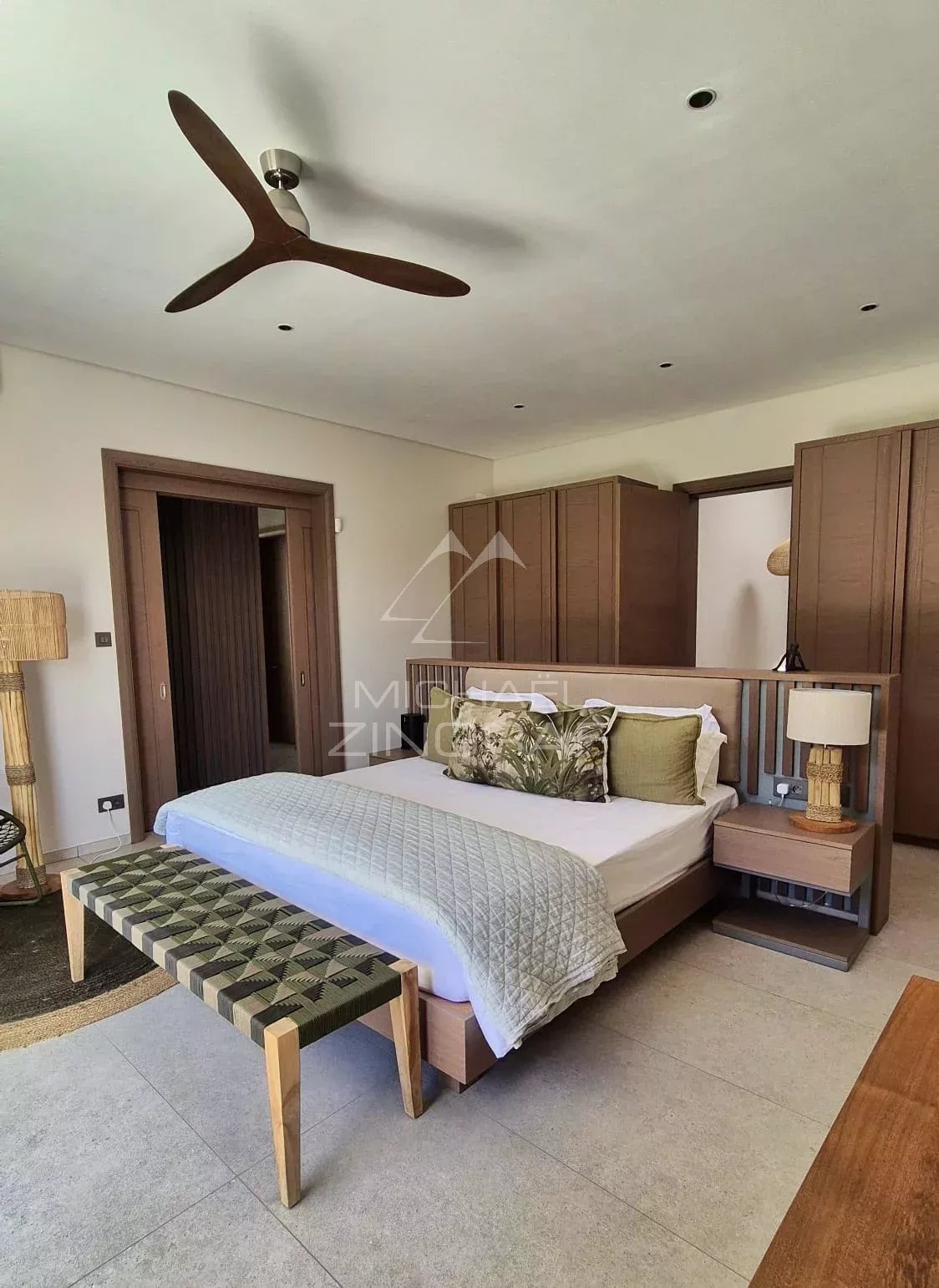 Moderne ebenerdige Villa mit Golfblick in ruhiger Lage