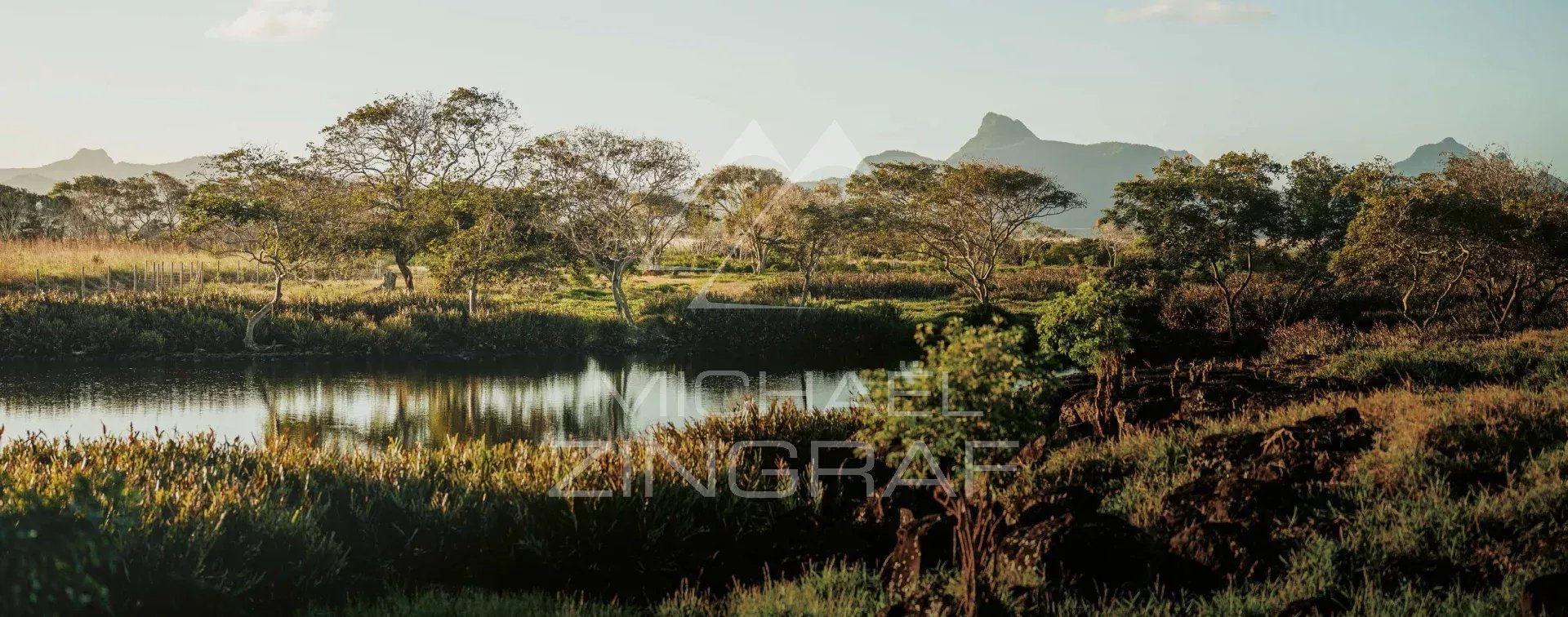 Vivre entre nature et lagon – Duplex d’exception à Pointe d’Esny Le Village
