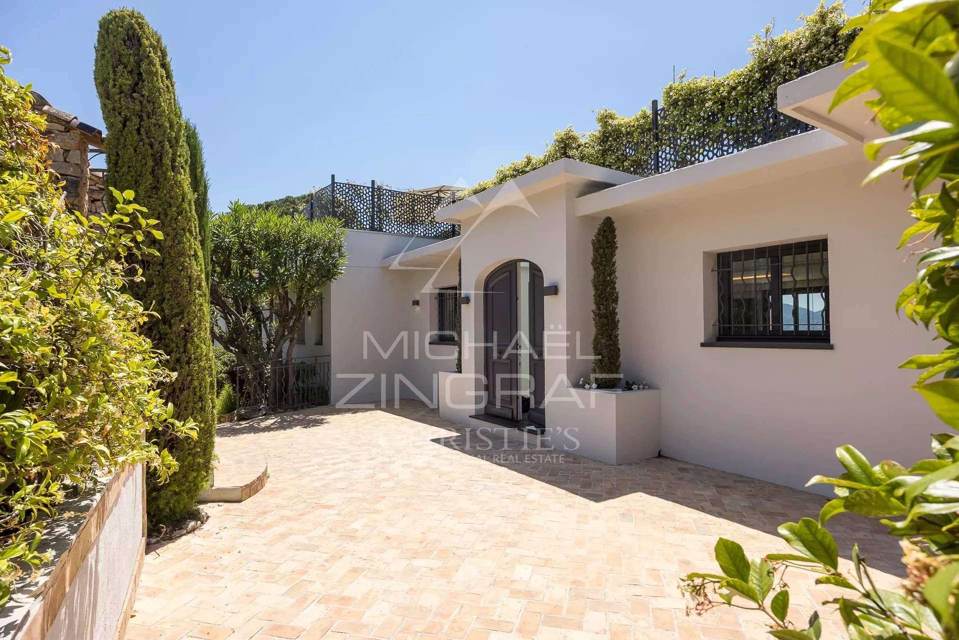 Cannes – Croix-des-Gardes – Panoramic sea view over the Esterel hills